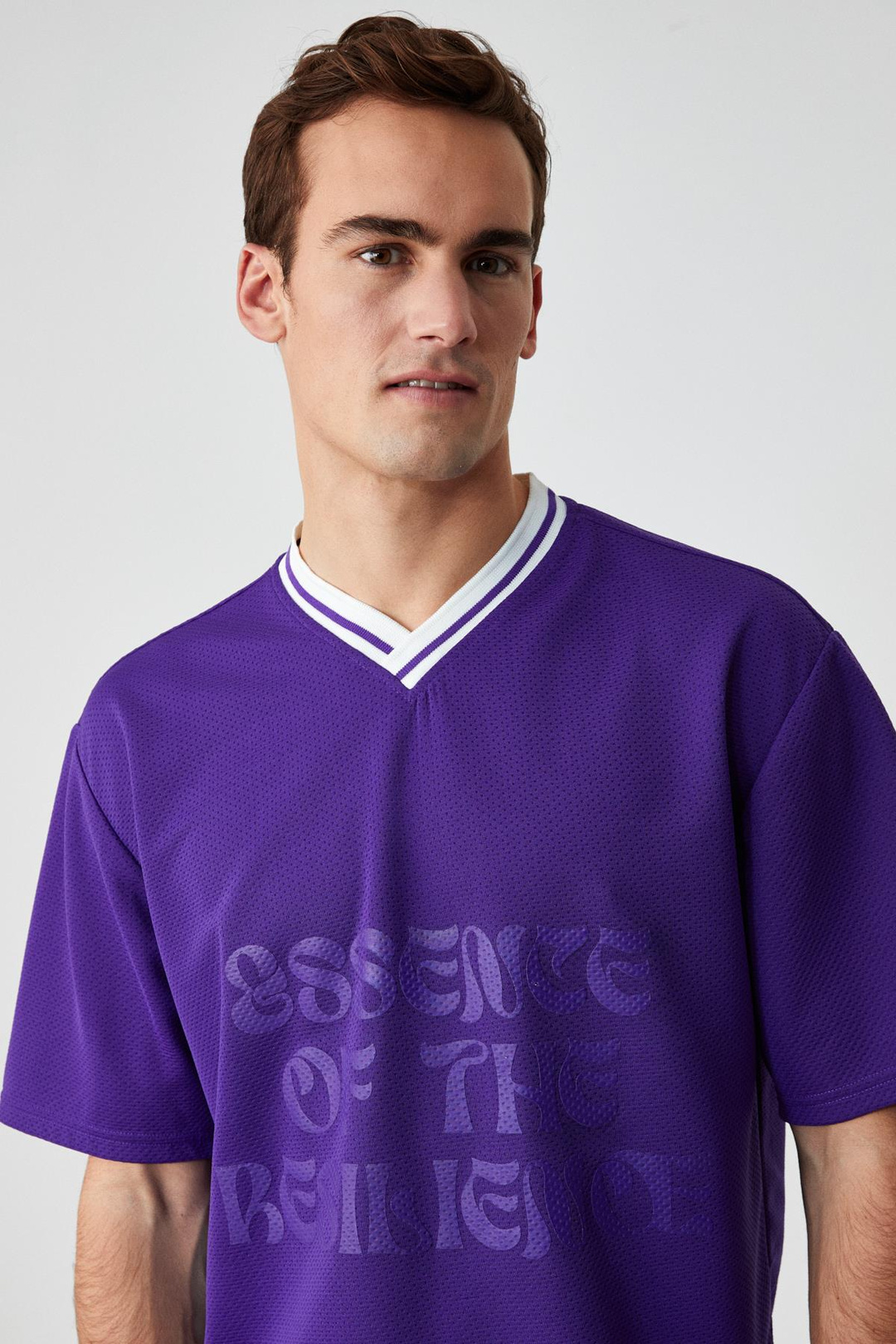 PAMPA Erkek Baskı Detaylı Relaxed V Yaka Kısa Kol Mor T-Shirt