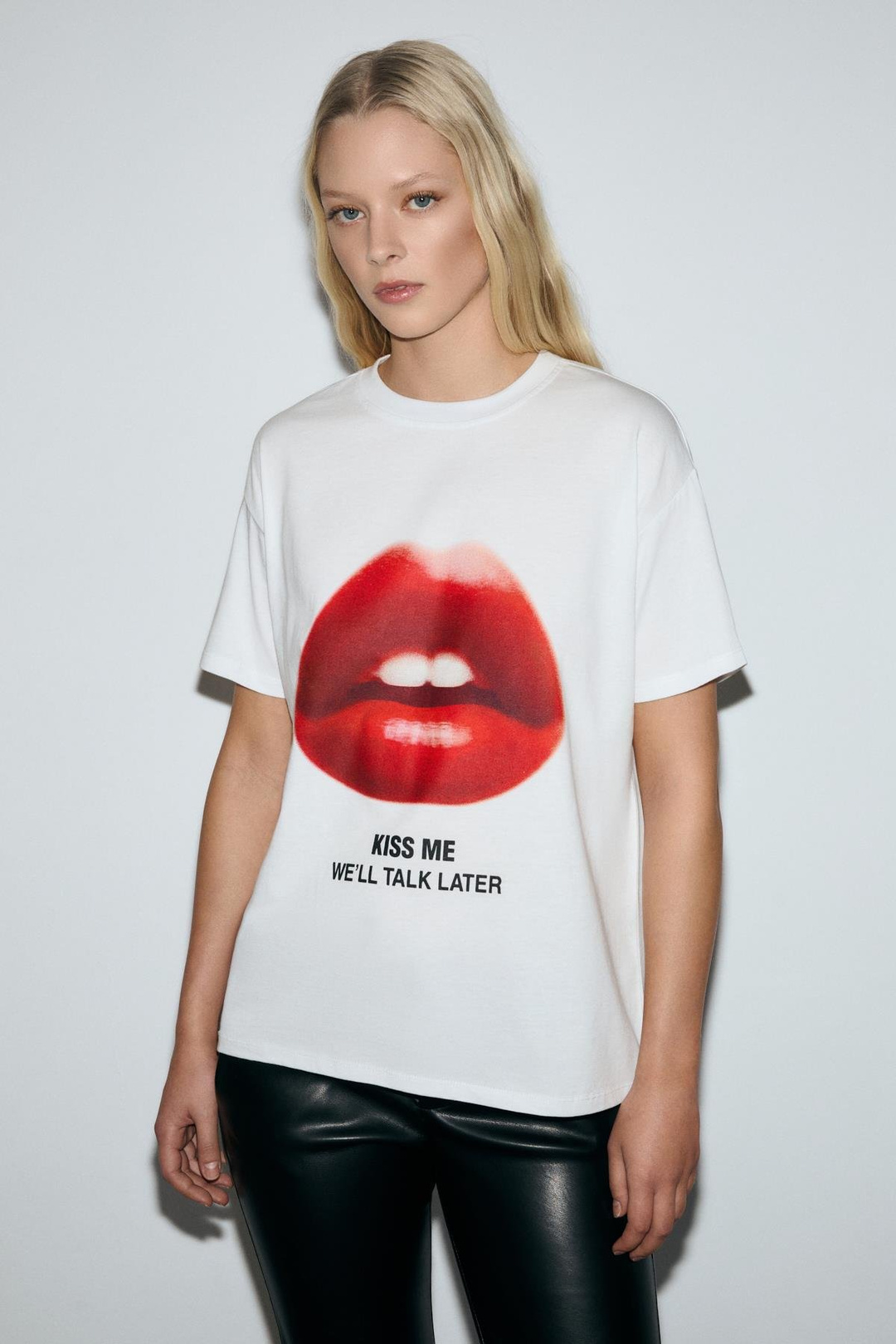 SALENNA Kadın Yumuşak Kumaşlı Baskı Detaylı Regular Fit Beyaz T-Shirt