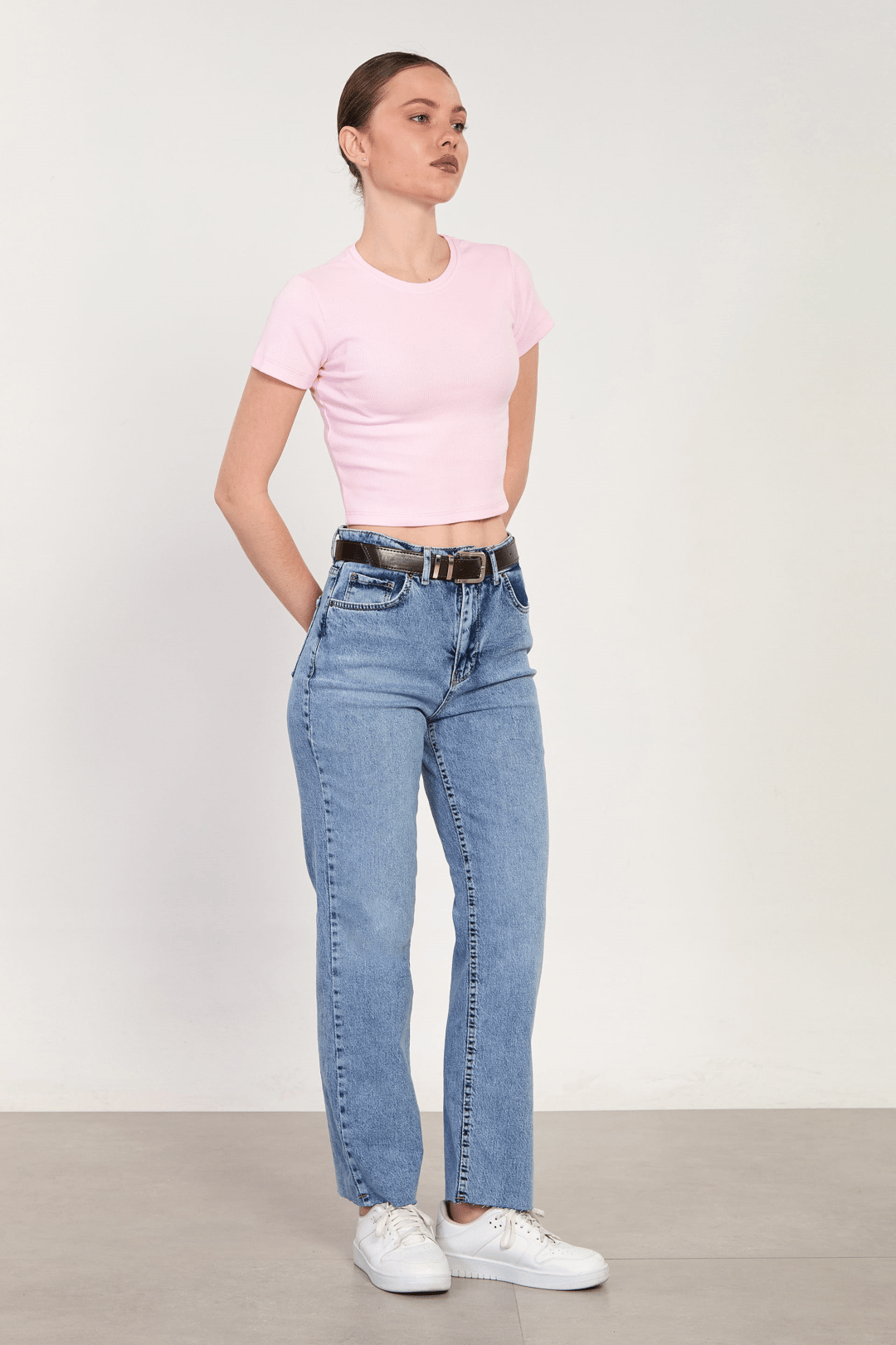 Kadın J92 Kemerli Kesik Paça Straight Jean Pantolon - Açık Mavi