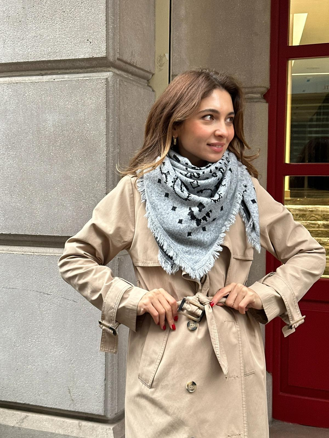 Püsküllü Kare Etnik Şal Gri-Siyah