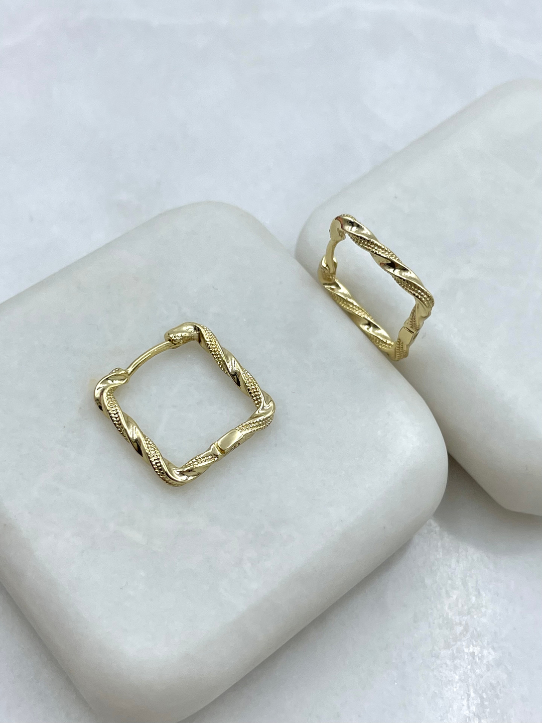 Özel Seri Burgu Kare Küpe Gold