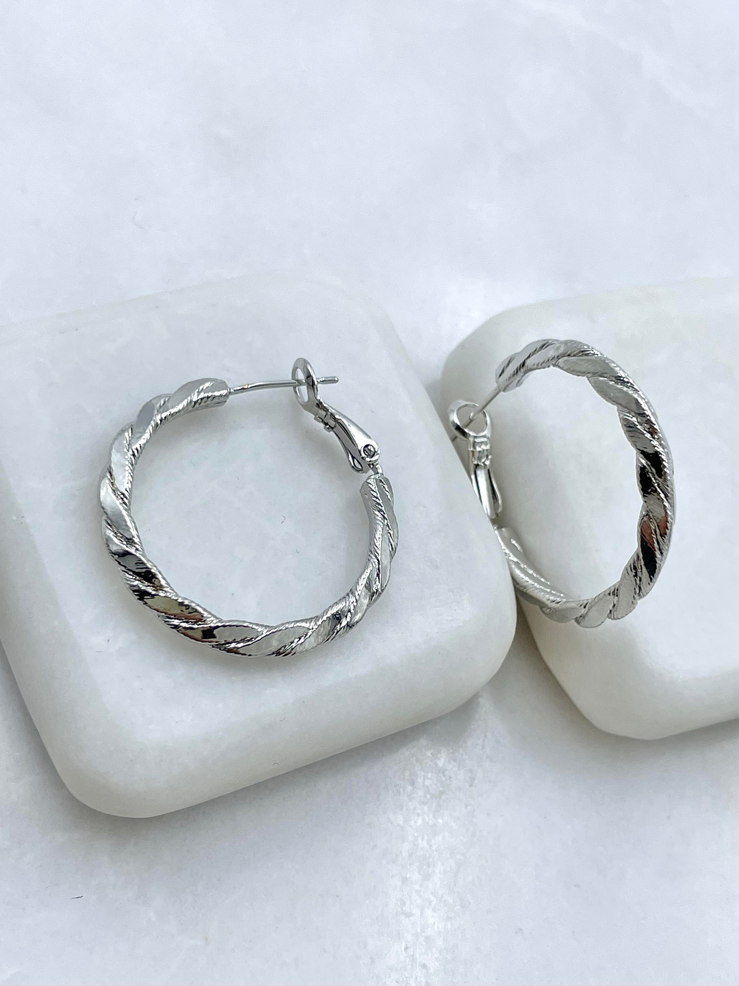 Altın Kaplama Işıltılı Sarmal Küpe 3 cm Gümüş