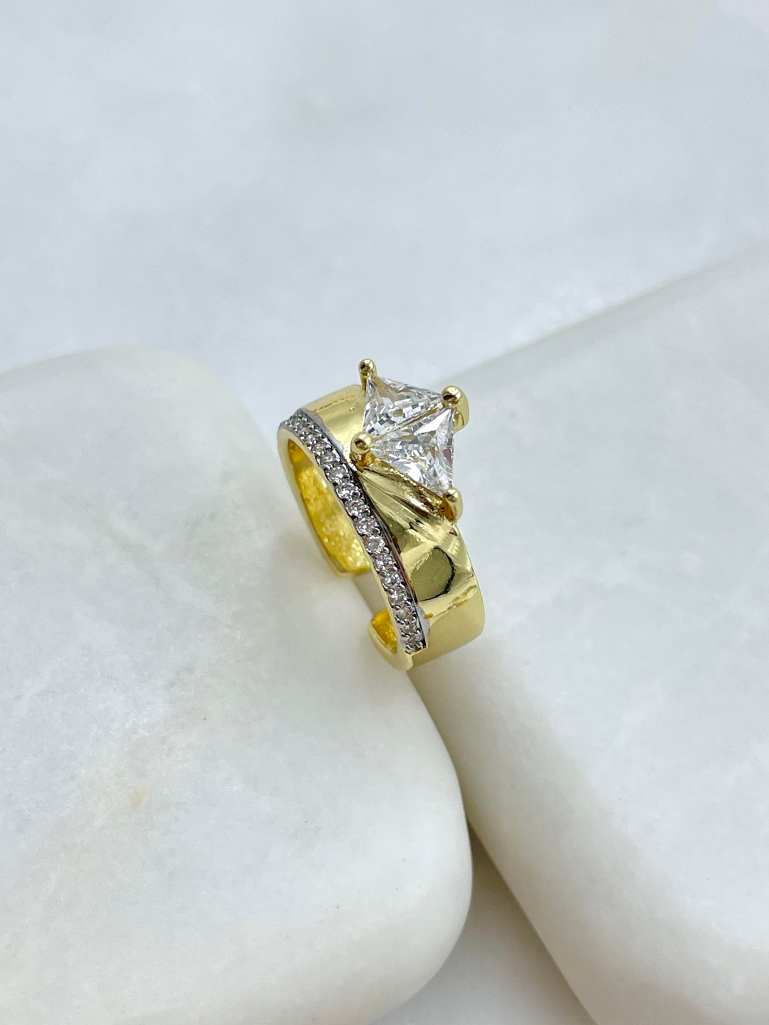 Altın Kaplama Üçgen Kristal Taşlı Serçe Parmak Yüzüğü Gold