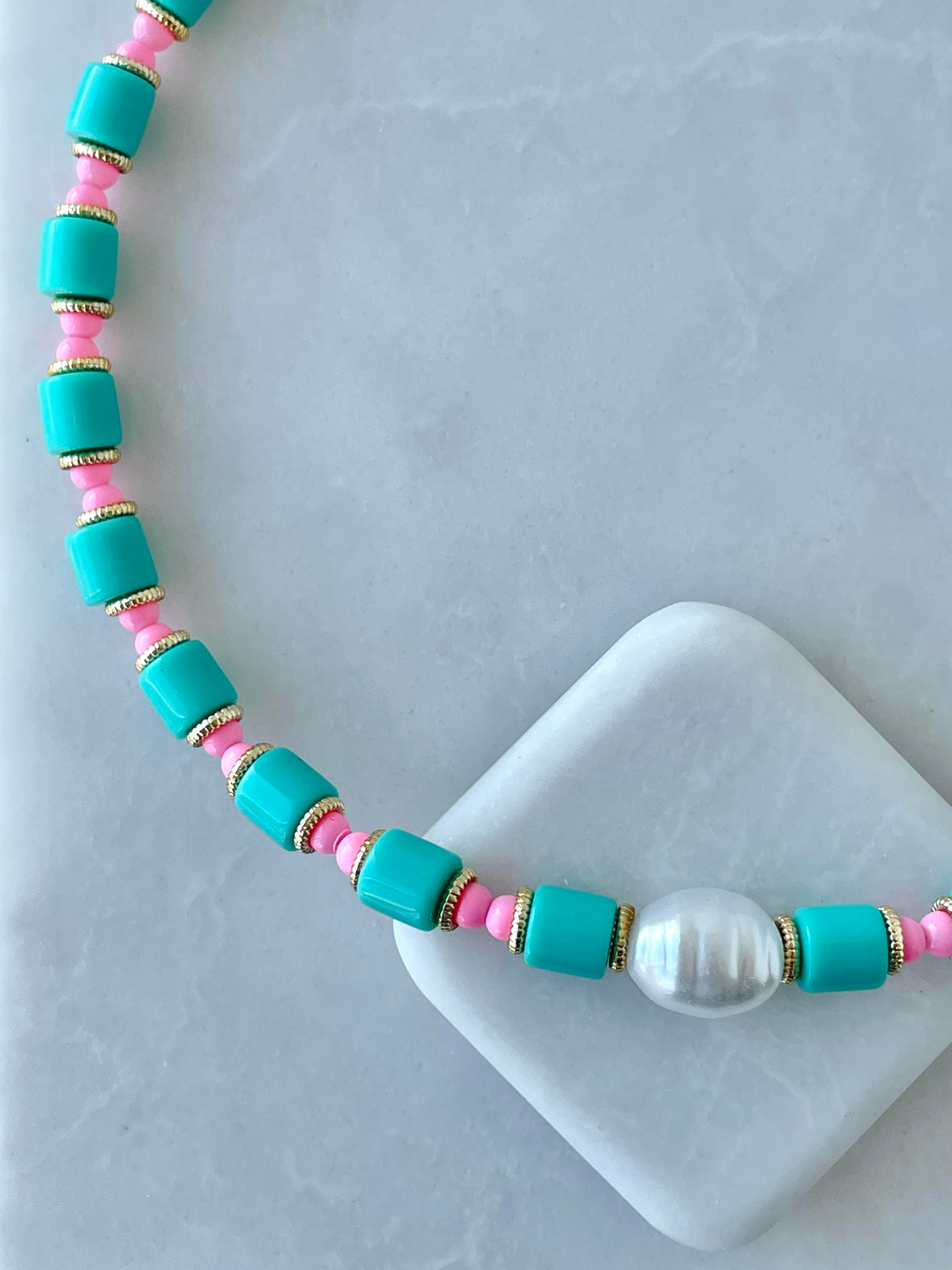 İncili Gold Detaylı Boru Boncuk Kolye Pembe