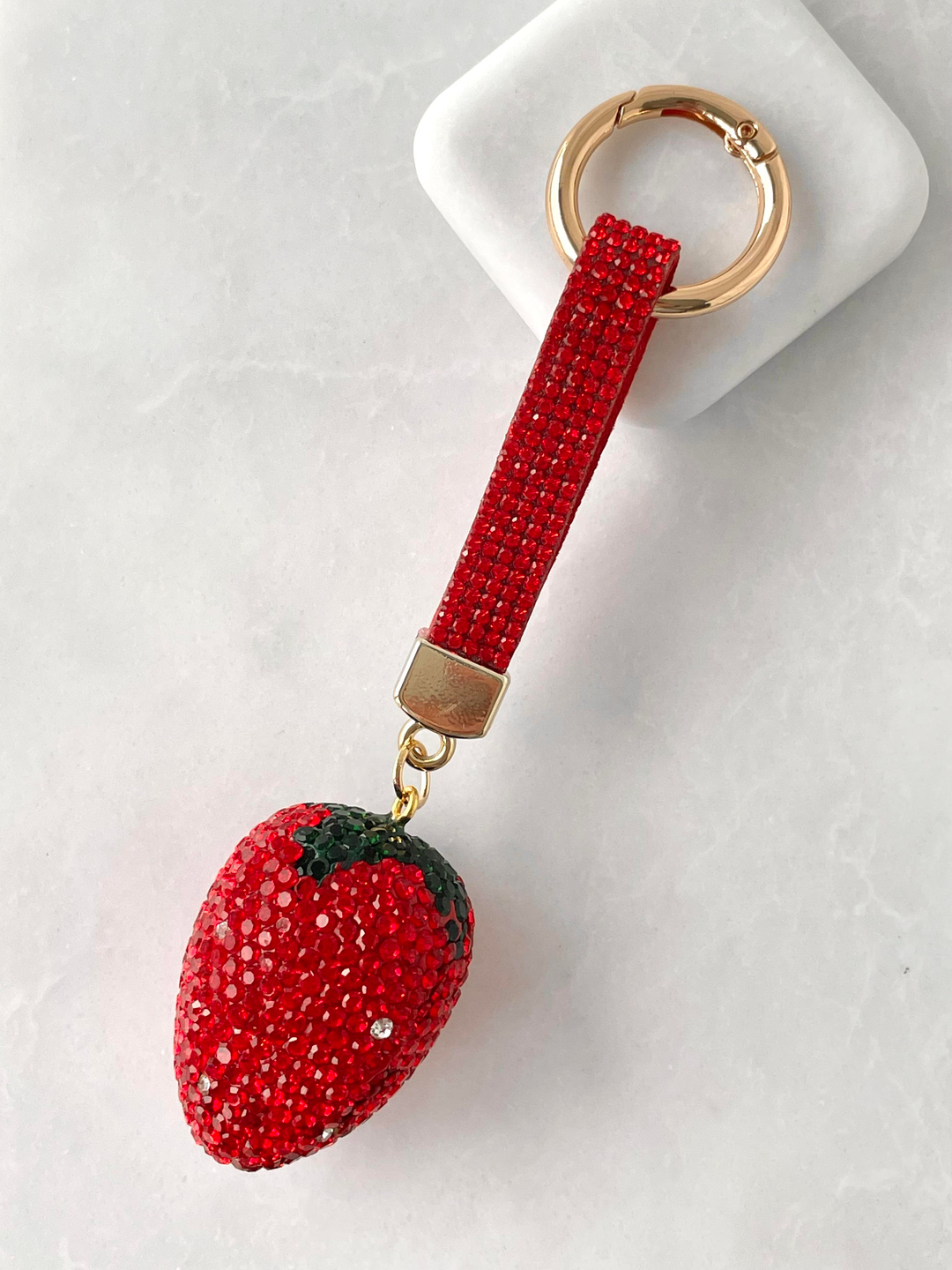 Kristal Taşlı Oval Çilek Çanta Aksesuarı Kırmızı