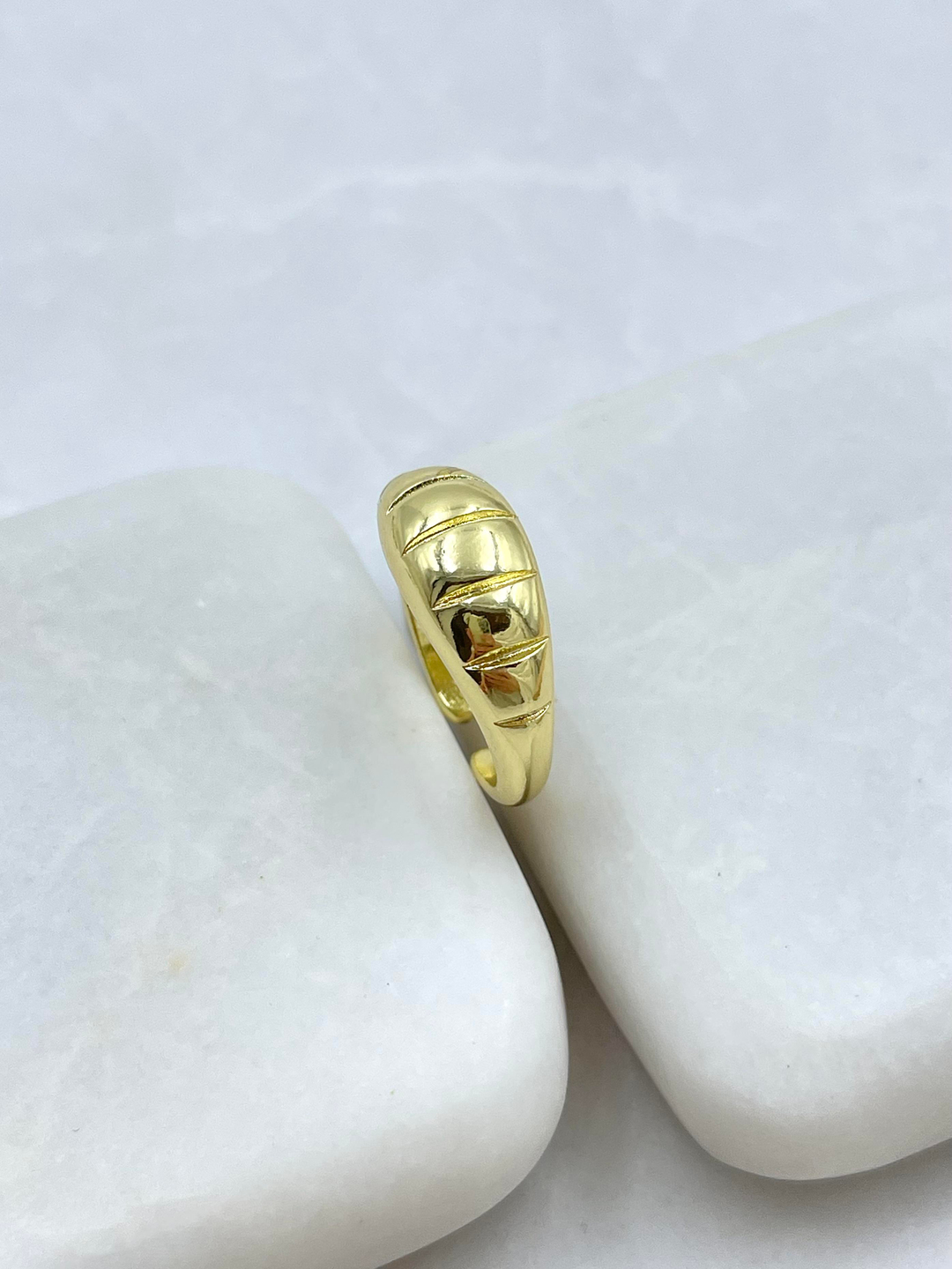 Altın Kaplama Desenli Bombeli Serçe Parmak Yüzüğü Gold