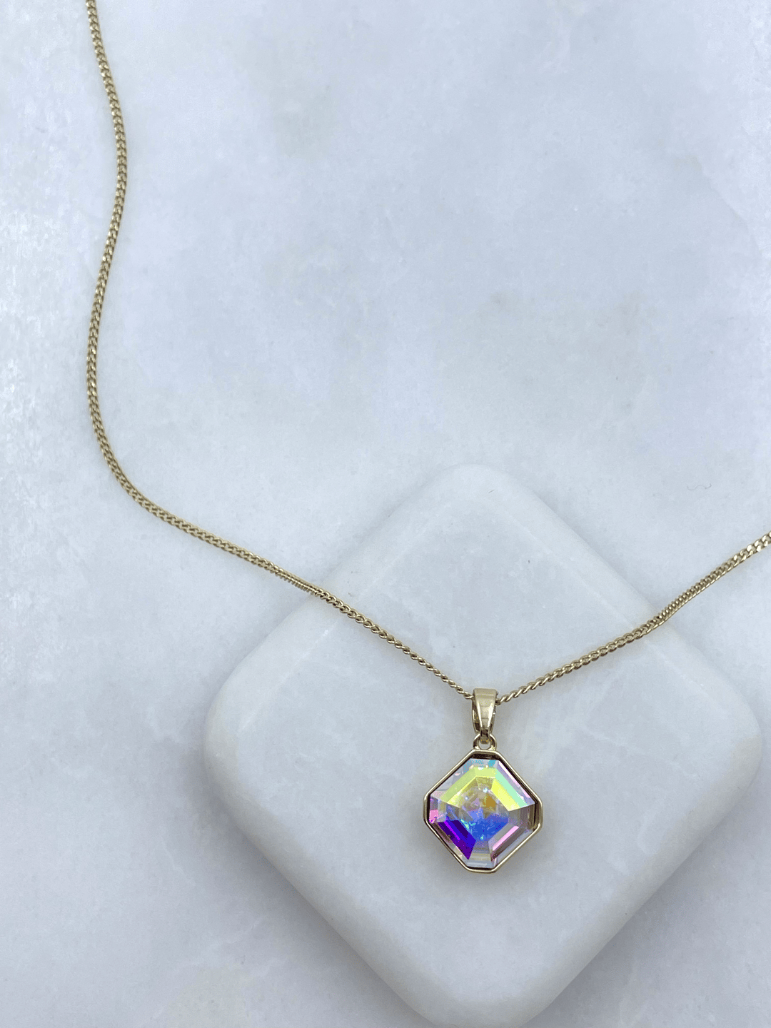 Özel Seri Swarovski Taşlı Kare Model Kolye Gold