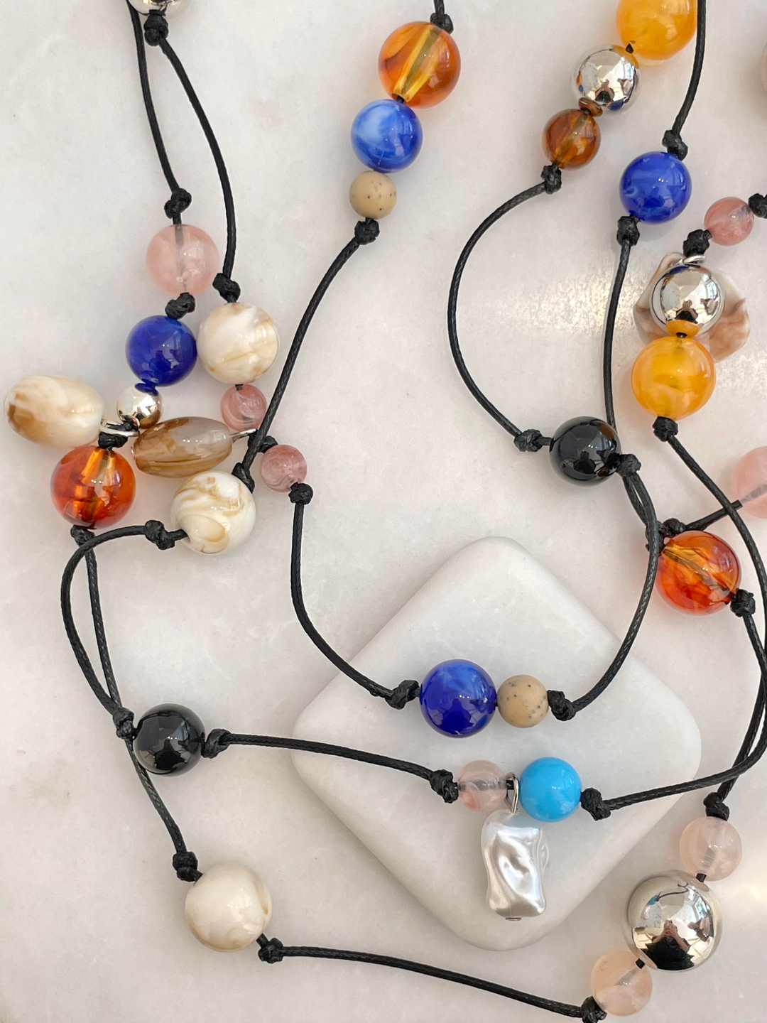 Renkli Boncuklu Tasarım Deri İp Gold