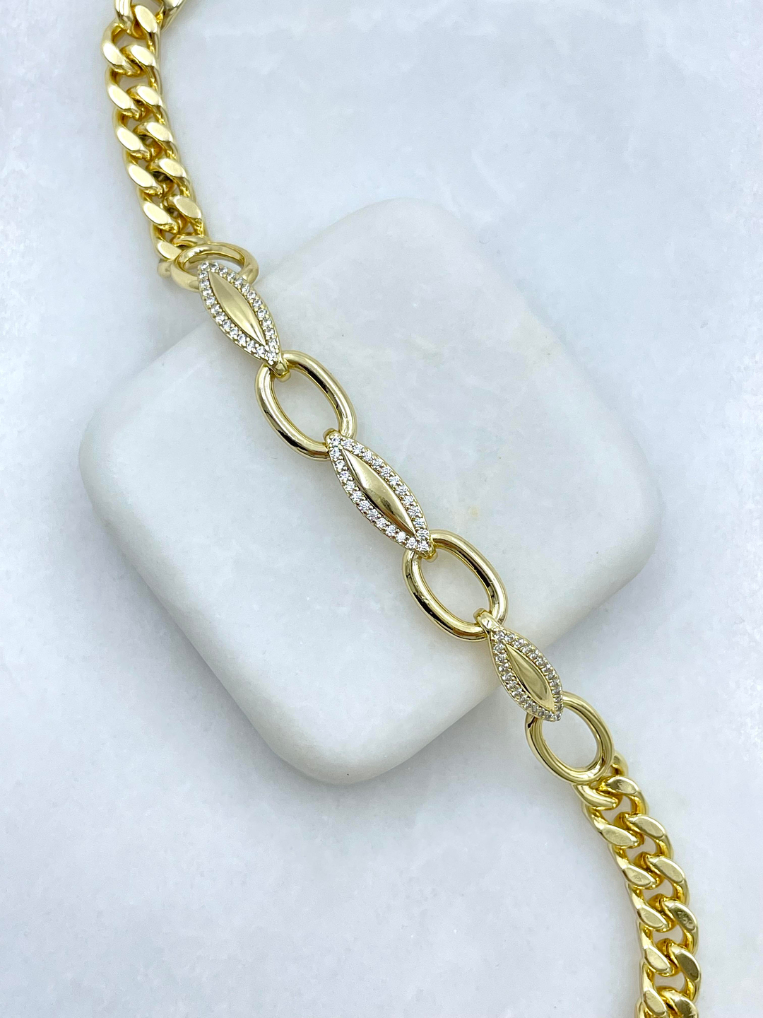 Özel Seri Gömme Taşlı Halka Geçmeli Zincir Bileklik Gold