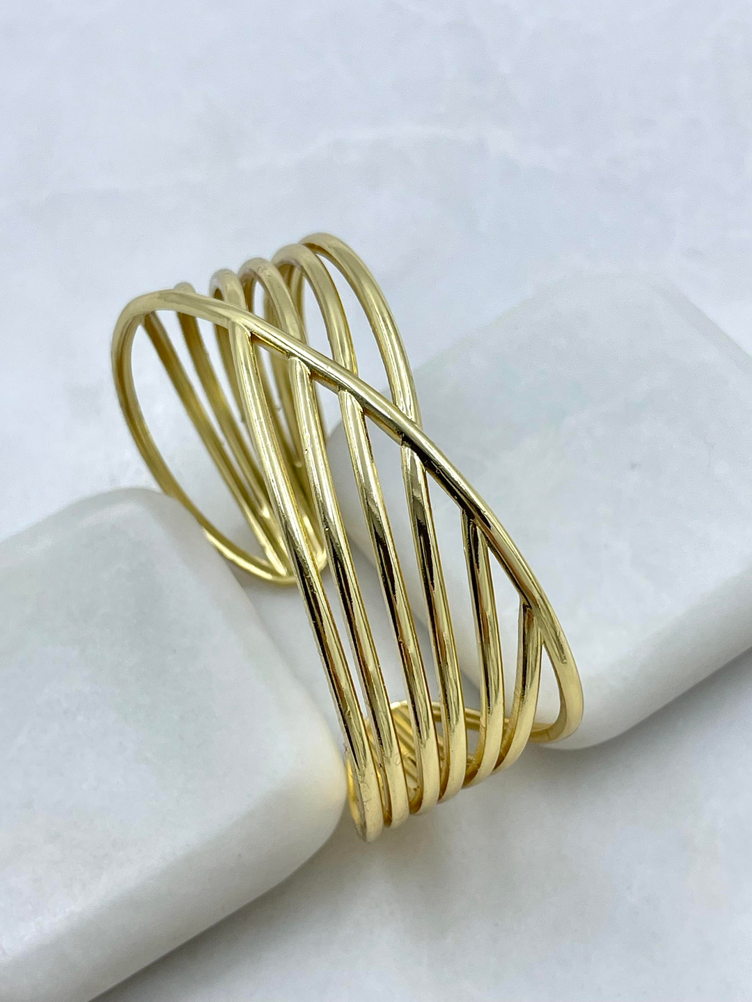 Çelik Çapraz Şerit Geçmeli Kelepçe Bileklik Gold