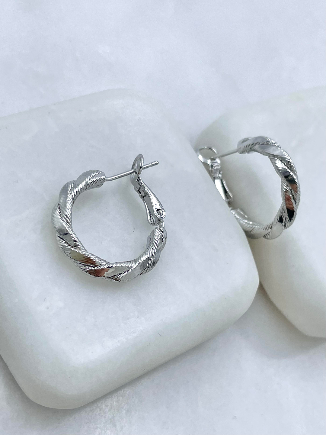 Altın Kaplama Küçük Işıltılı Sarmal Küpe 2 cm Gümüş