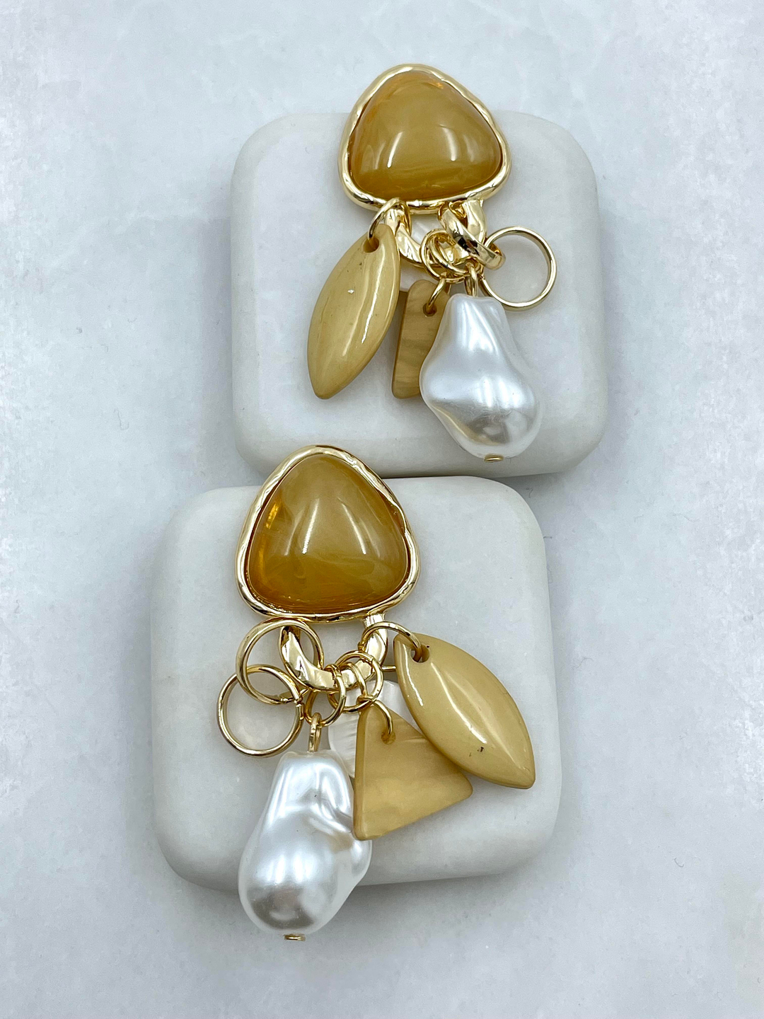 Altın Kaplama İnci Sallantılı Opal Taşlı Vintage Küpe Vizon