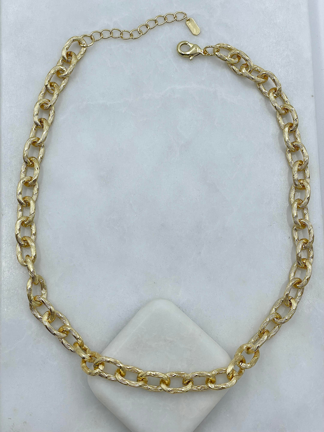 Altın Kaplama İşlemeli Zincir Kolye Gold