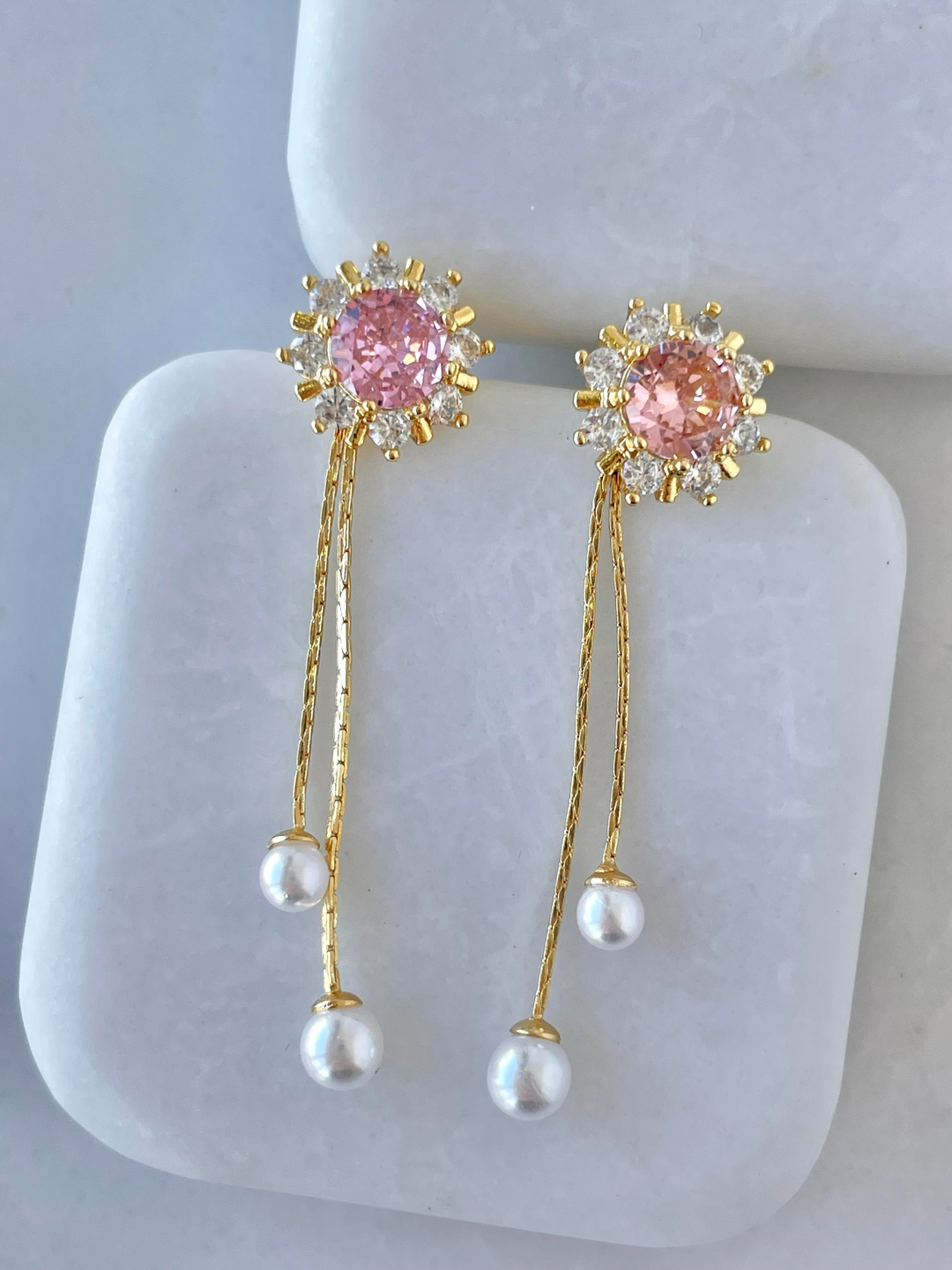 Altın Kaplama Pembe Kristal Taşlı İnci Sallantılı İkili Kullanım Küpe Gold