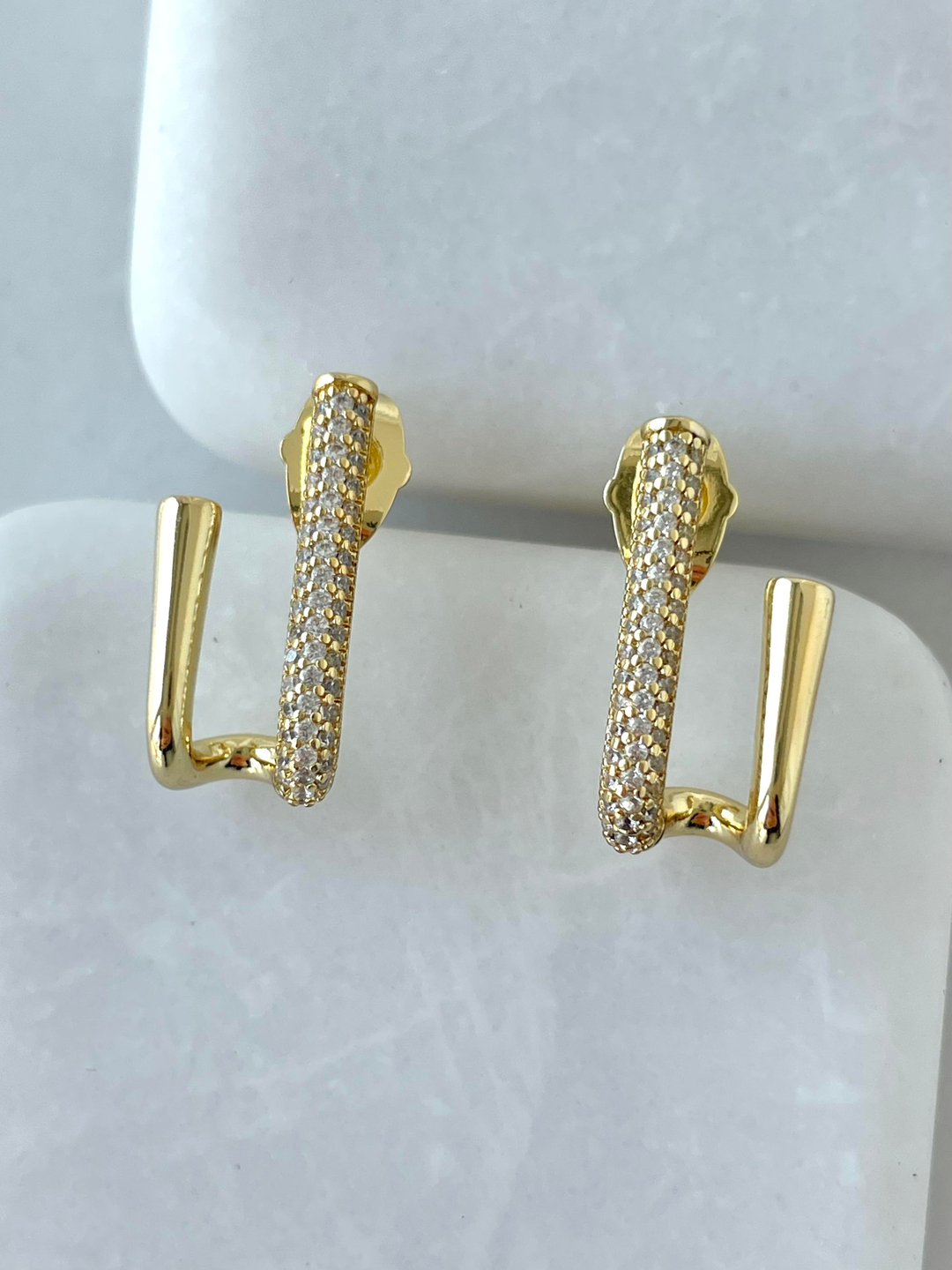 Özel Seri Gömme Taşlı İkili Görünüm Sütun Küpe Gold