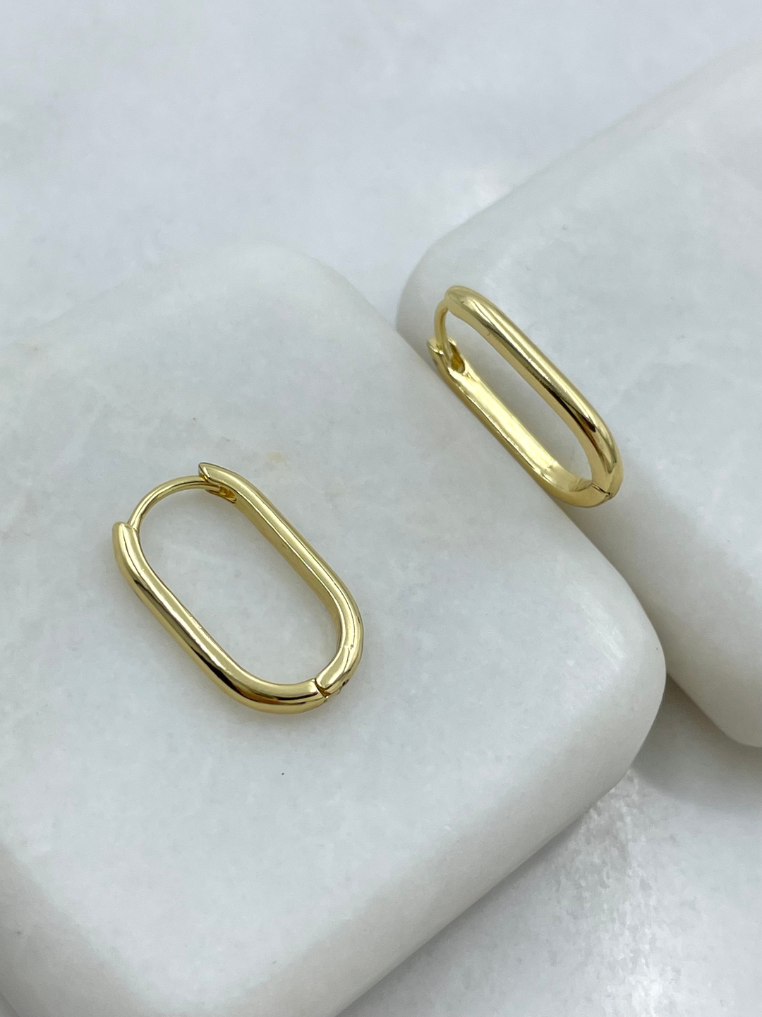 Özel Seri Oval Köşeli U Küpe Gold