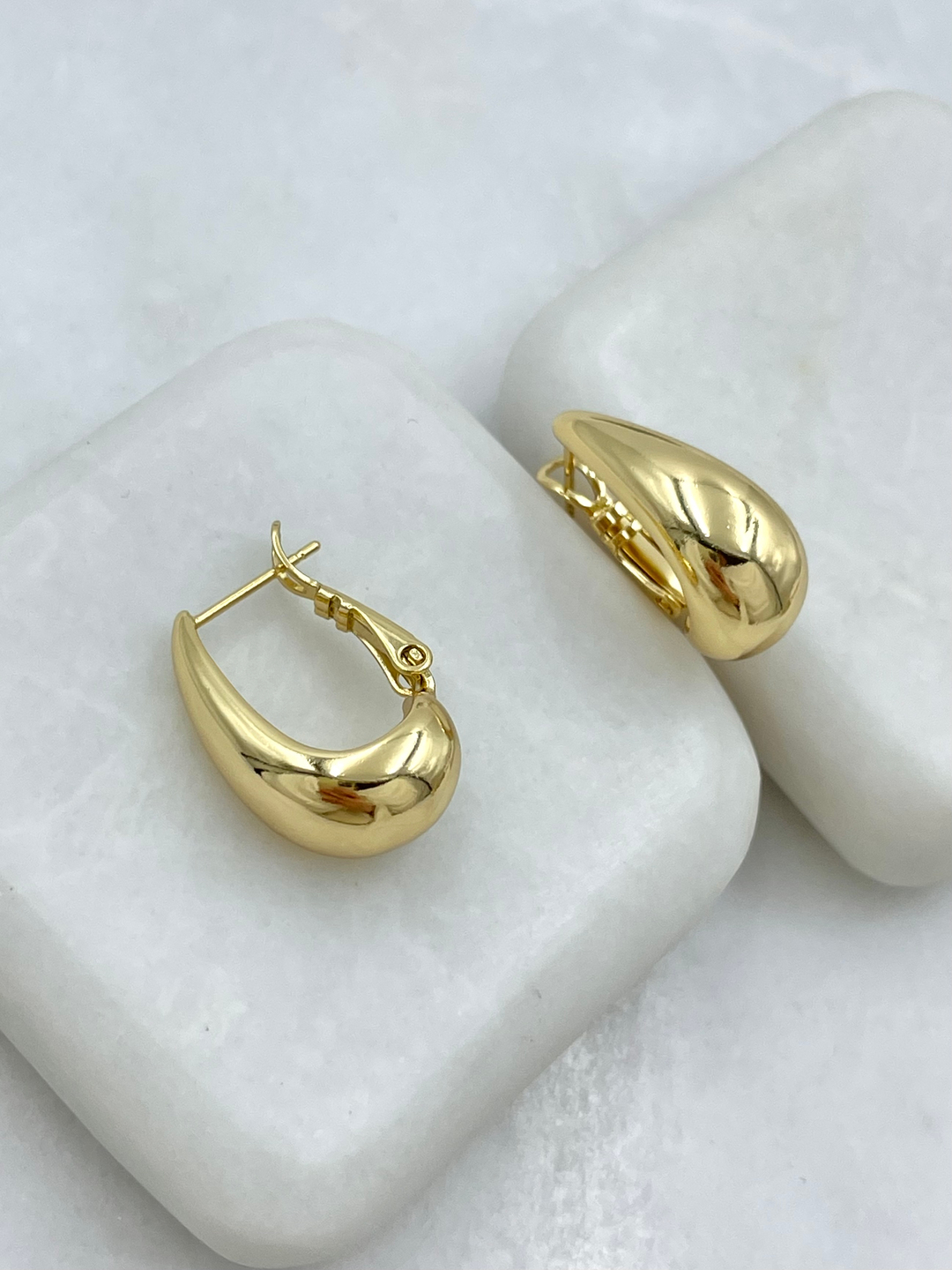 Özel Seri Bombeli Damla Model Küpe Gold