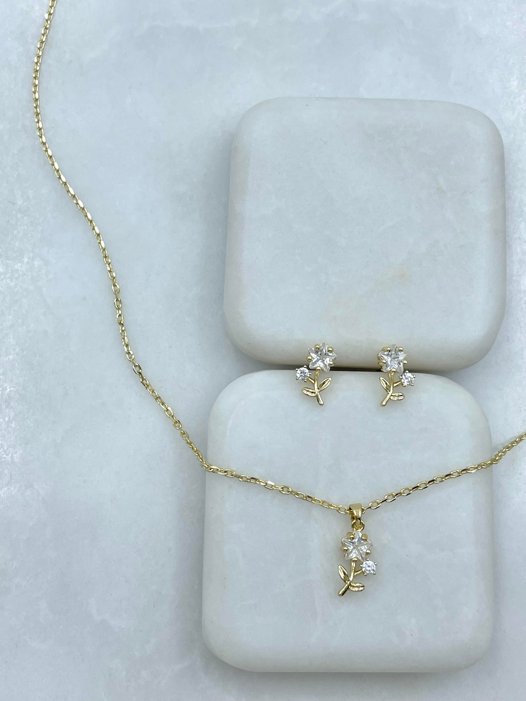 Özel Seri Kristal Taşlı Yapraklı Çiçek Kolye ve Küpe Seti Gold