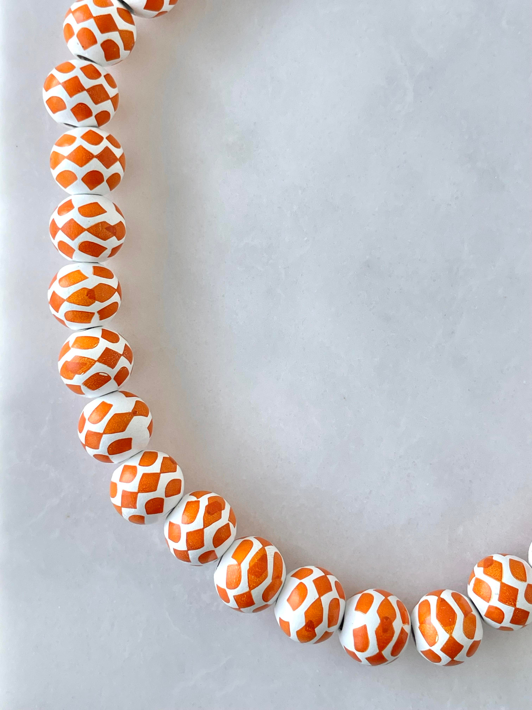 Desenli Tahta Boncuk Kolye Turuncu Gümüş