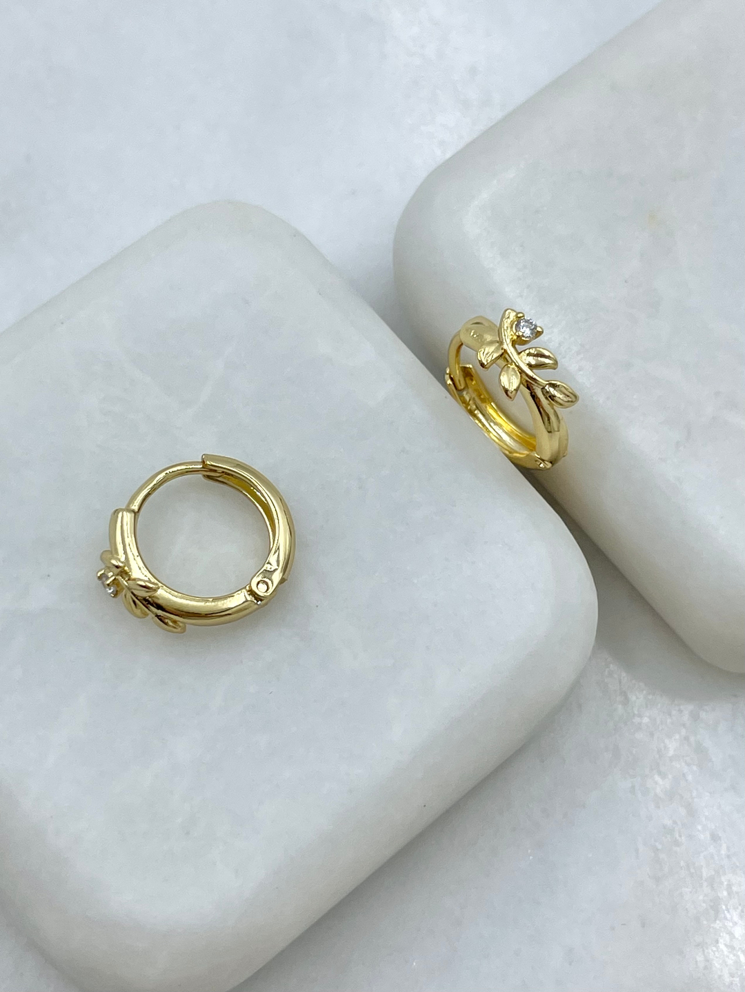 Özel Seri Kristal Taşlı Yaprak Model Küpe Gold