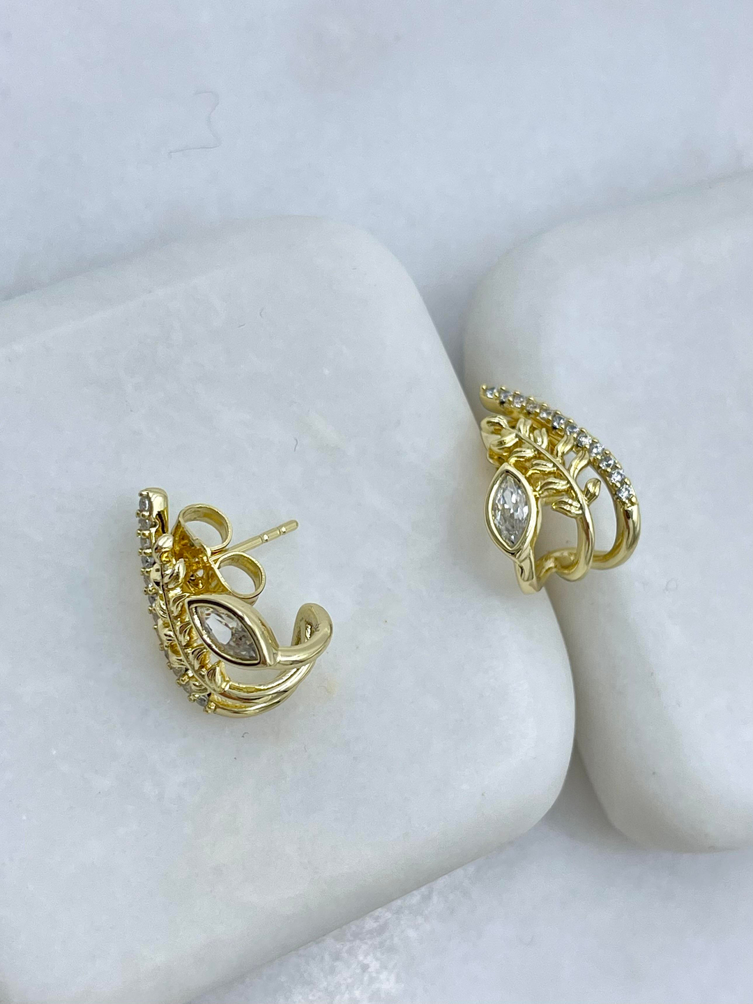 Özel Seri Gömme ve Kristal Taşlı Üçlü Görünüm Yaprak Küpe Gold