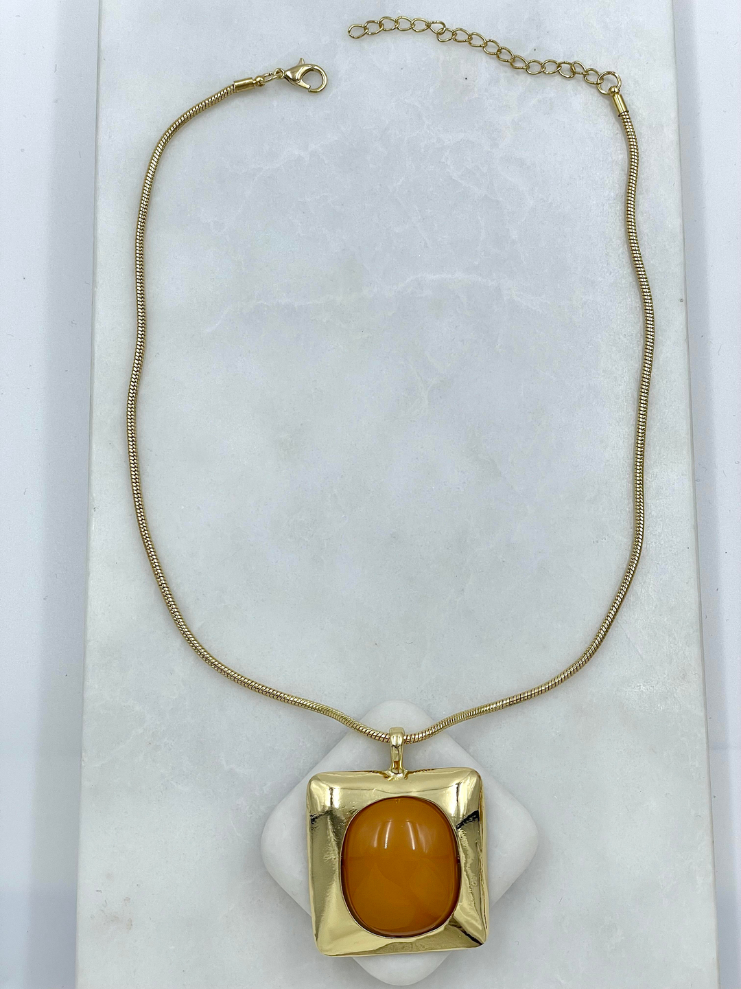 Altın Kaplama Gold Çerçeveli Doğal Taş Vintage Kolye Camel