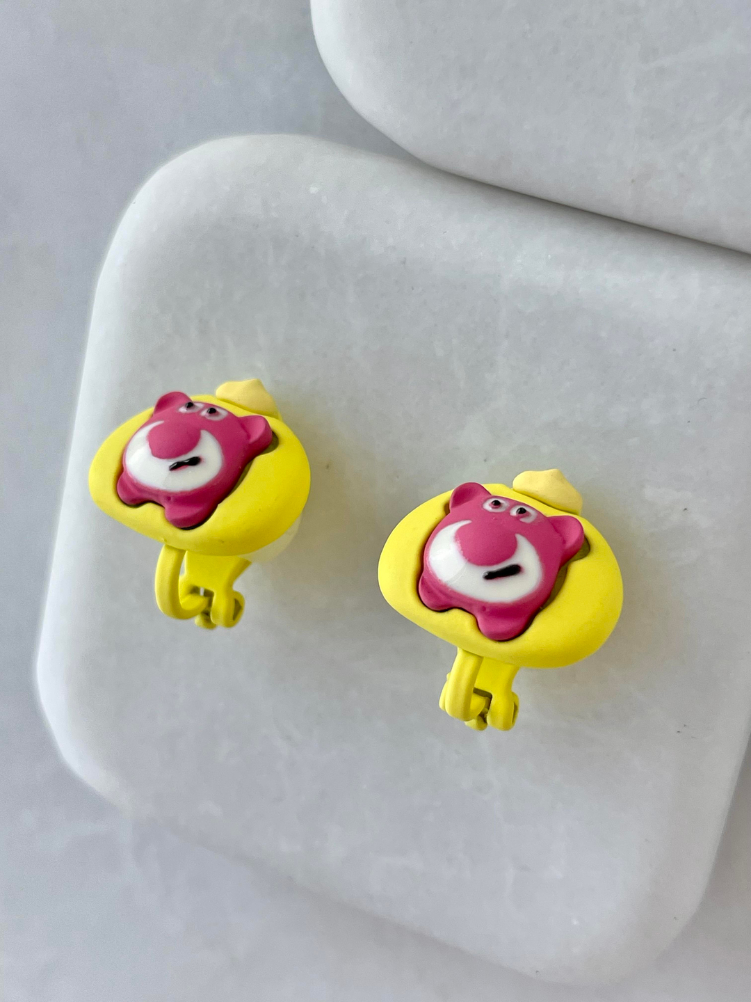 Pembe Sarılı Sevimli Ayıcık Çocuk Küpesi Renkli
