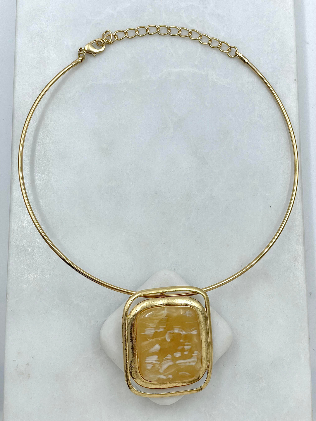Altın Kaplama Doğal Taşlı Kare Model Vintage Choker Kolye Bej