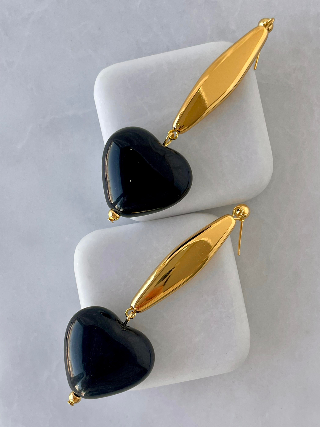 Kalp Sallantılı Uzun Küpe Siyah