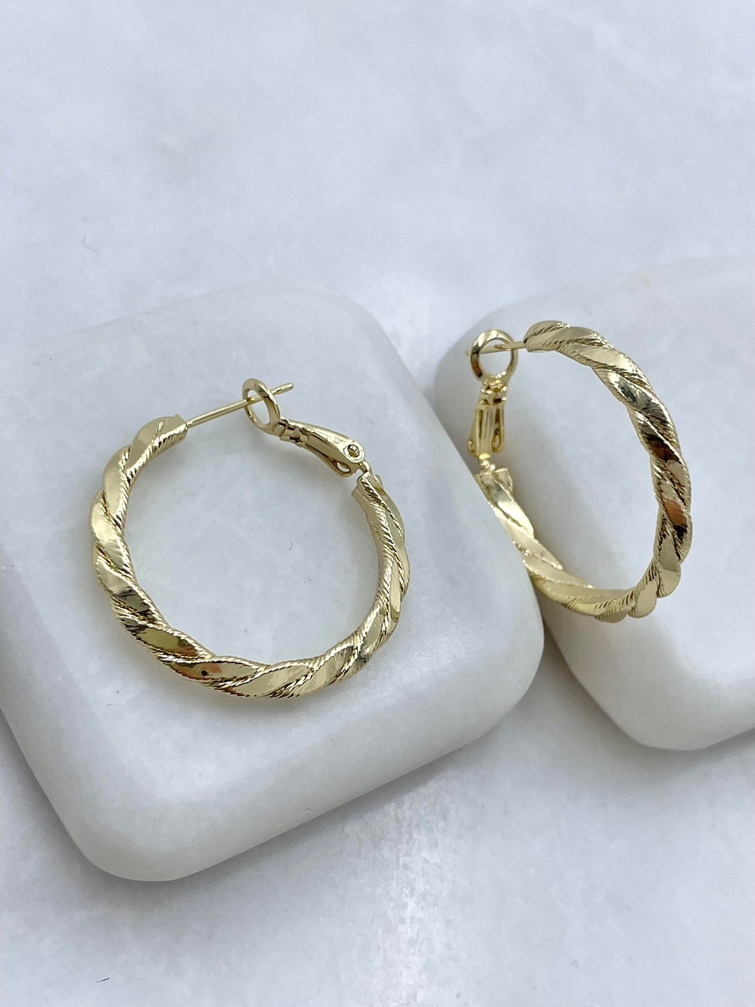 Altın Kaplama Işıltılı Sarmal Küpe 3 cm Gold