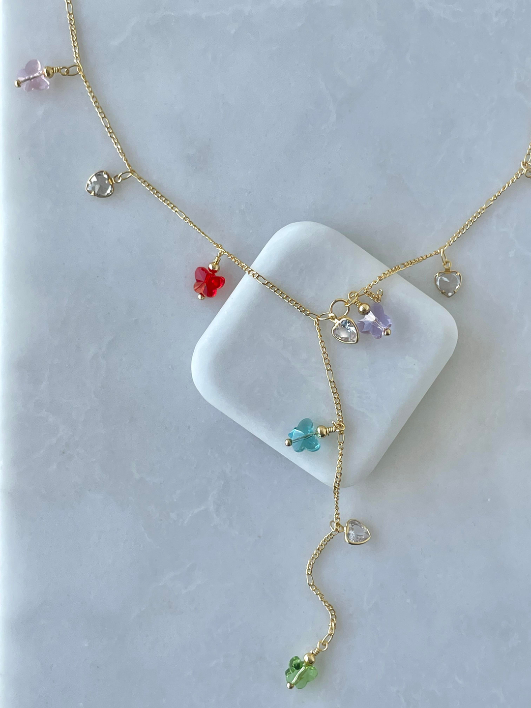 Kelebek ve Kristal Taş Sallantılı Zincir Kolye Gold