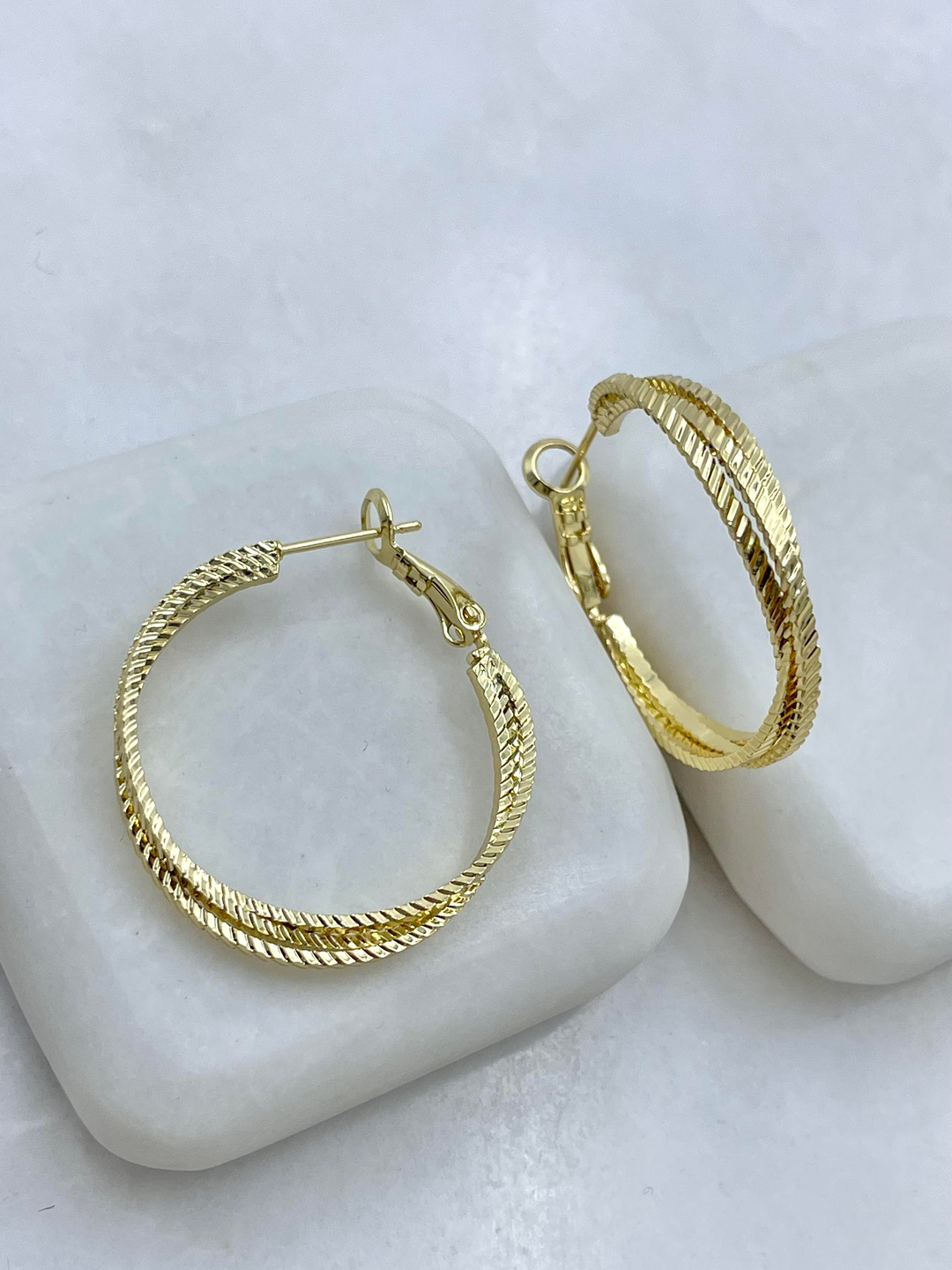 Altın Kaplama Üç Halka Geçişli Küpe Gold