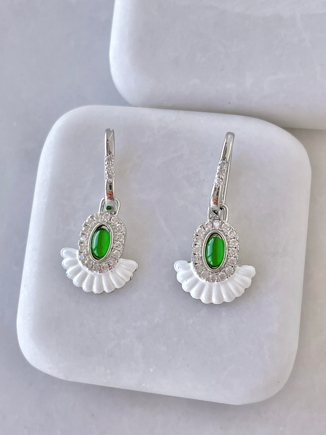 Altın Kaplama Gömme ve Yeşil Taşlı Tasarım Küpe Gümüş