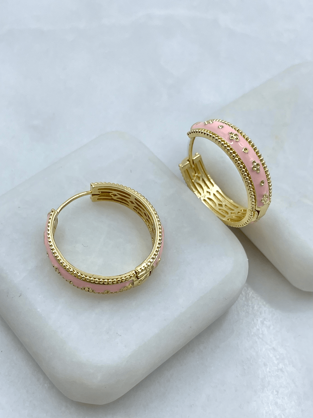 Altın Kaplama Mineli Çiçek Detaylı Halka Küpe Pembe