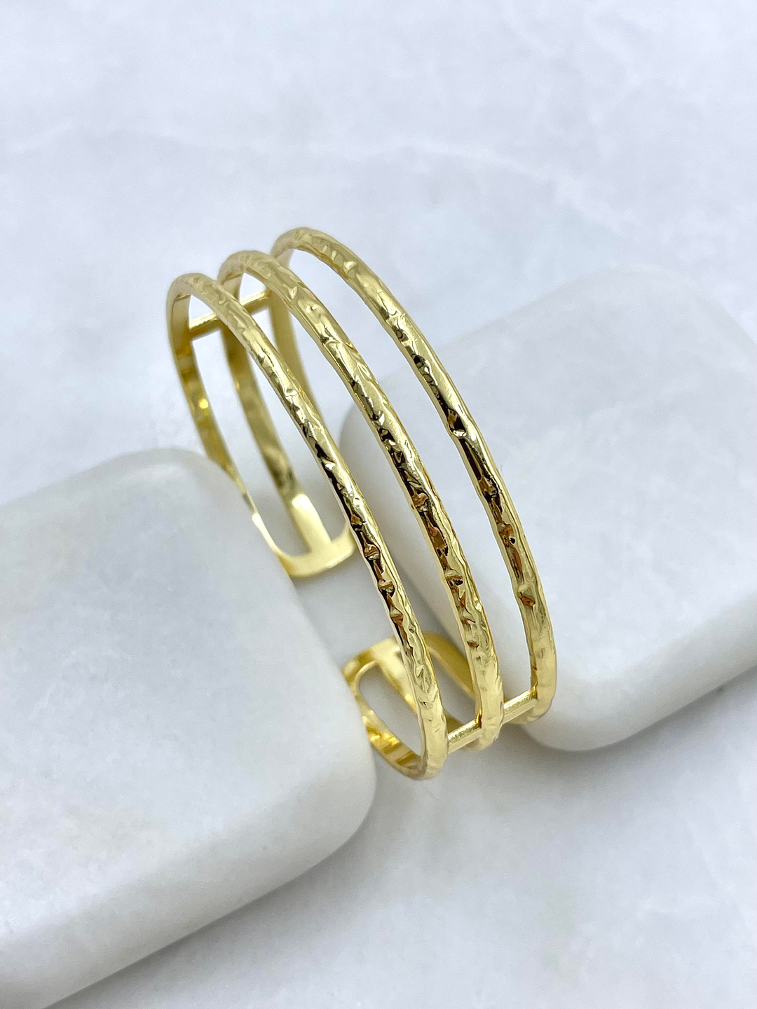 Çelik Desenli Üç Sıra Kelepçe Bileklik Gold