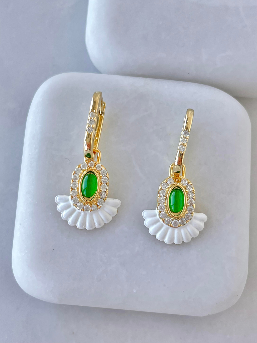 Altın Kaplama Gömme ve Yeşil Taşlı Tasarım Küpe Gold