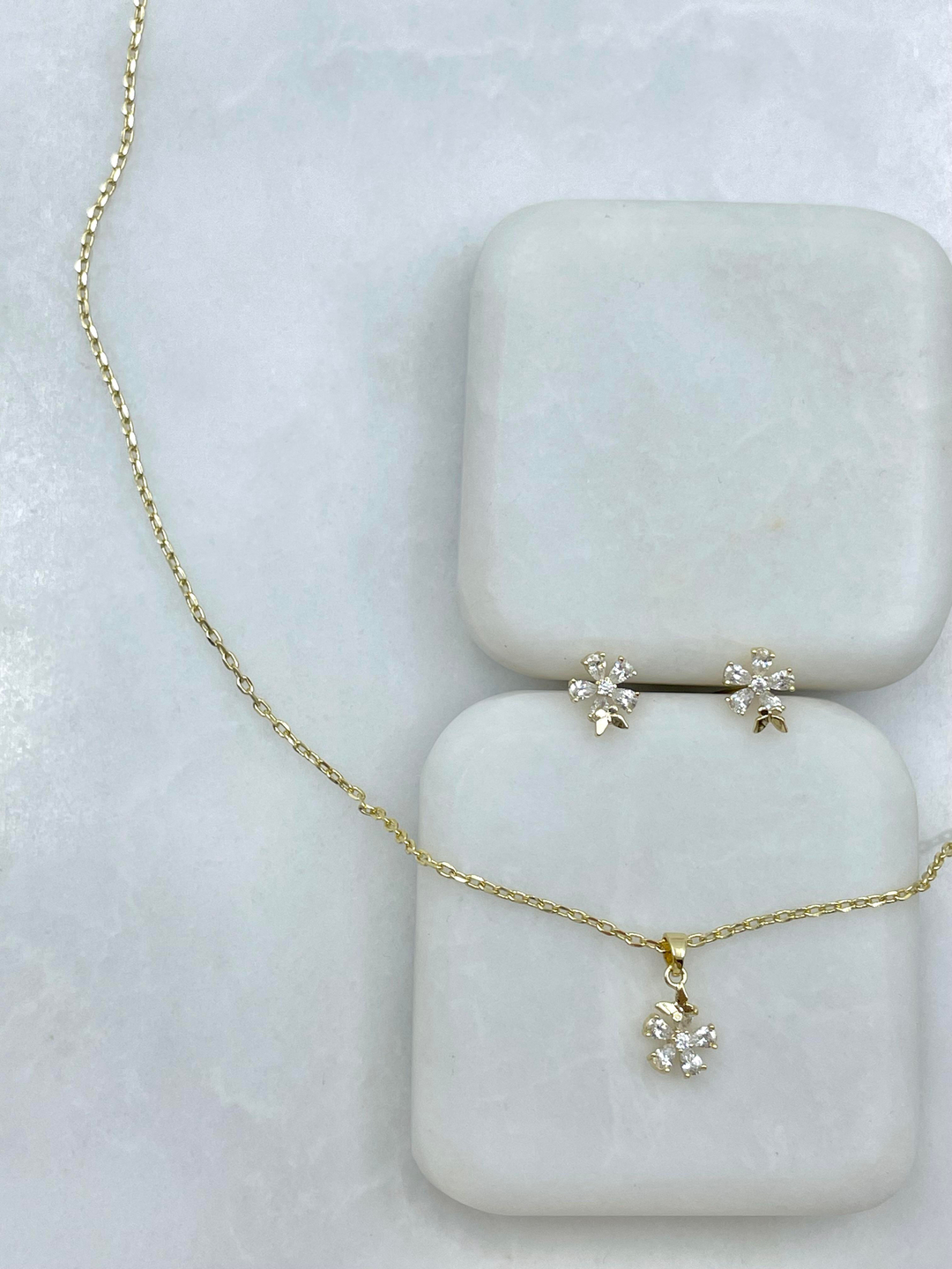 Özel Seri Kristal Taşlı Çiçek Kolye ve Küpe Seti Gold