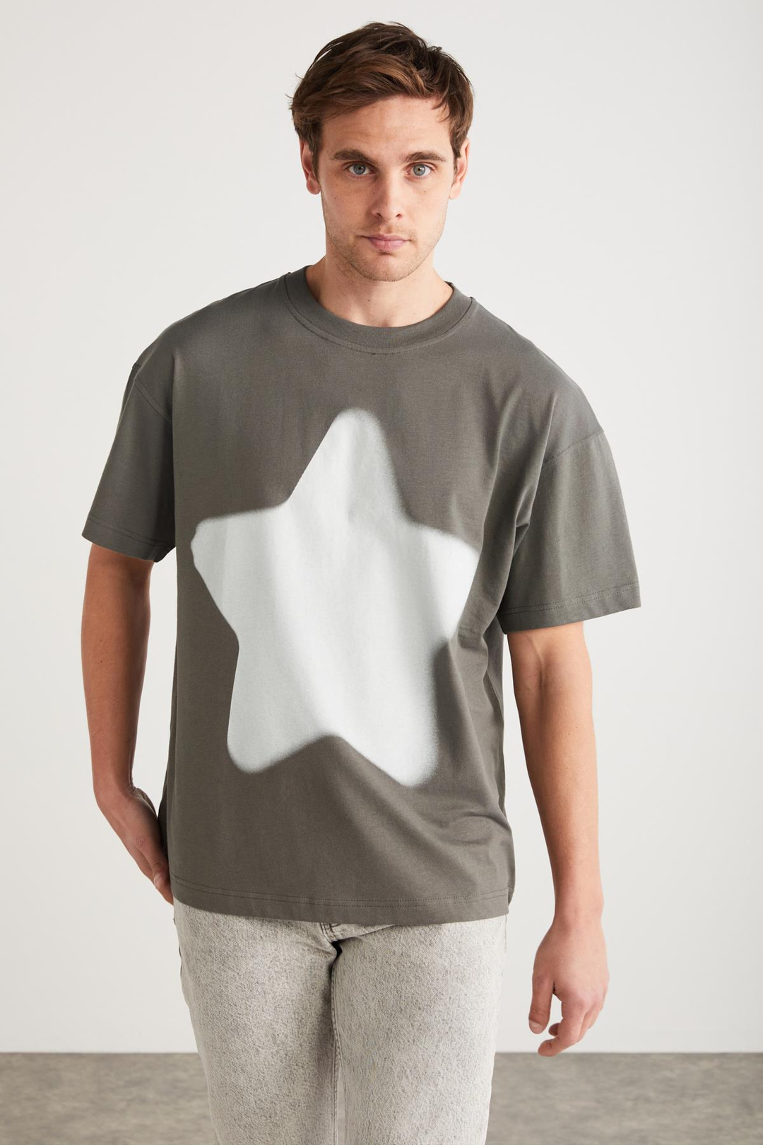 ADAN Erkek %100 Pamuk Yıldız Baskılı Bisiklet Yaka Kısa Kollu Oversize Gri T-Shirt