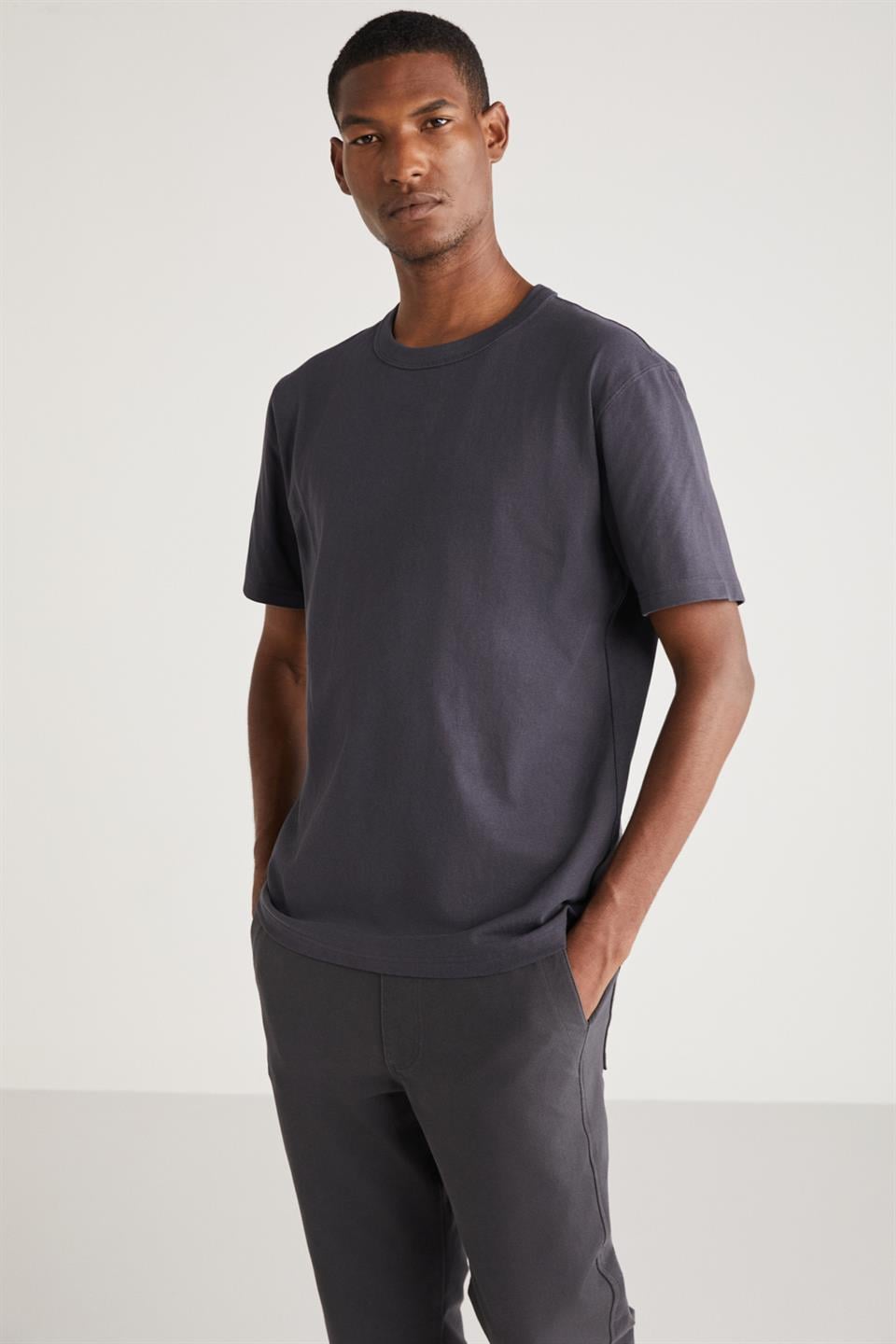 ASTONS Basic Relaxed Koyu Gri Tekli T-Shirt
