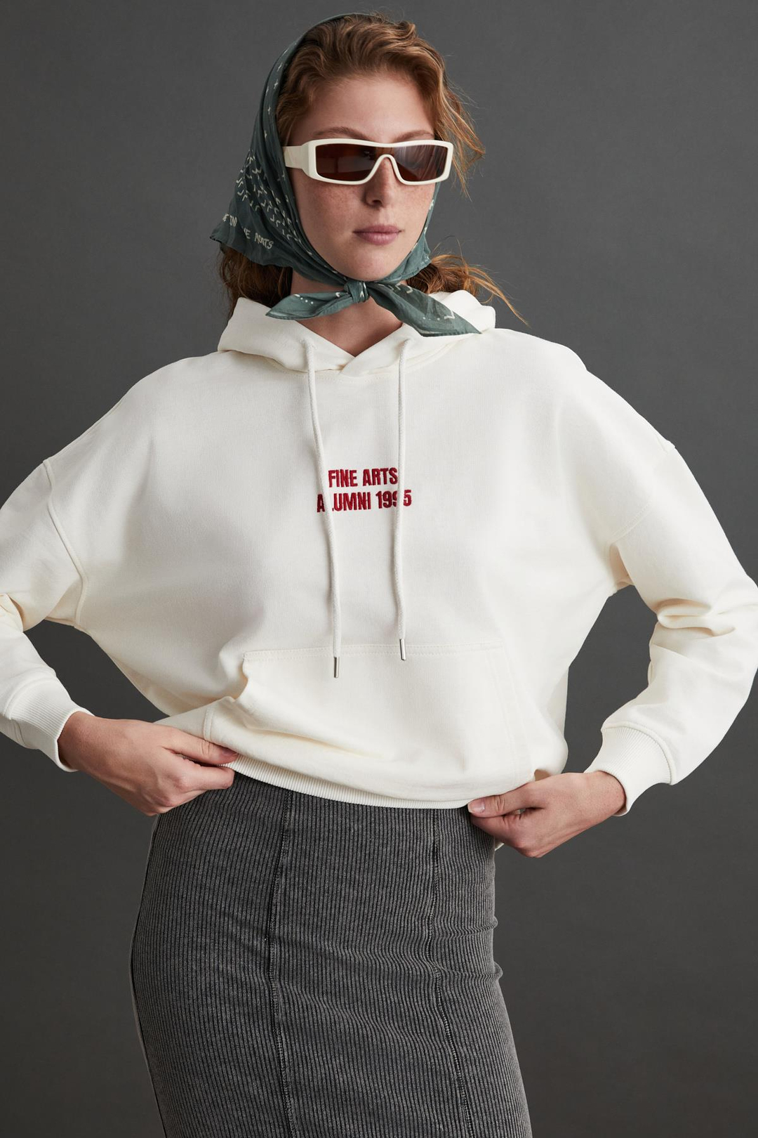 DAYELIN Kadın Nakış Detaylı Organik Pamuk Regular Kapüşonlu Kanguru Cepli Ekru Sweatshirt
