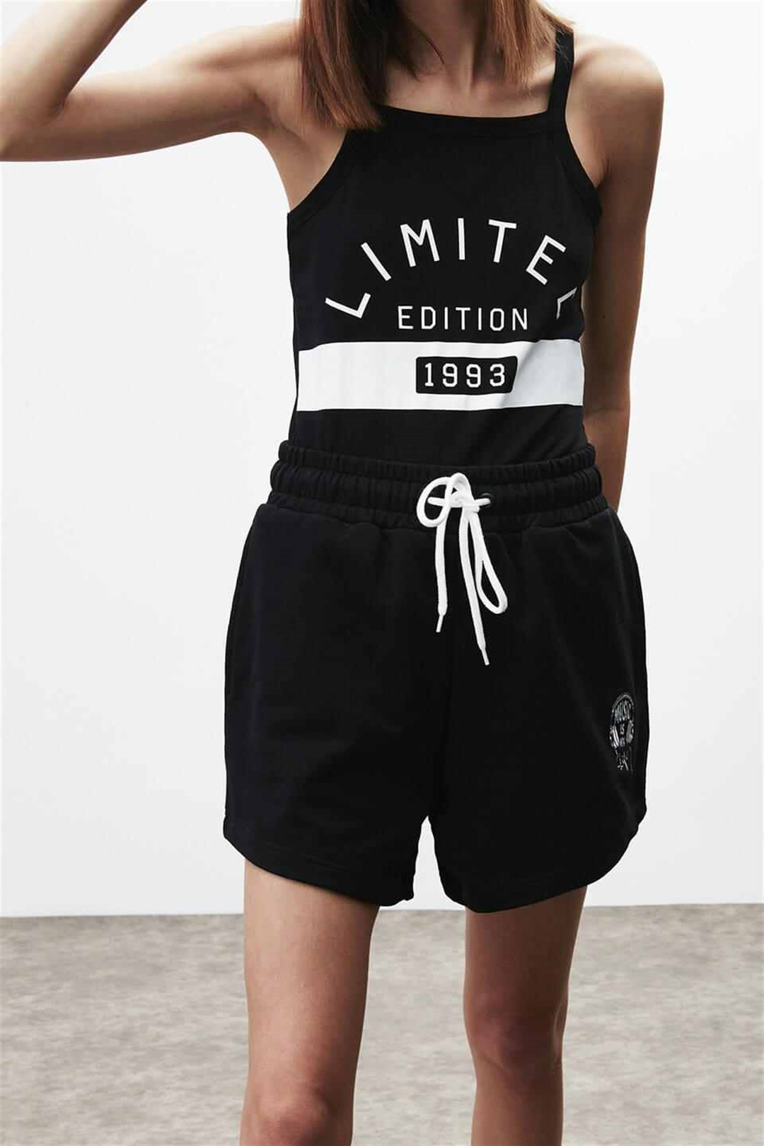 DEMI Kadın Siyah Nakışlı-İşlemeli  Comfort Fit Şort&Bermuda