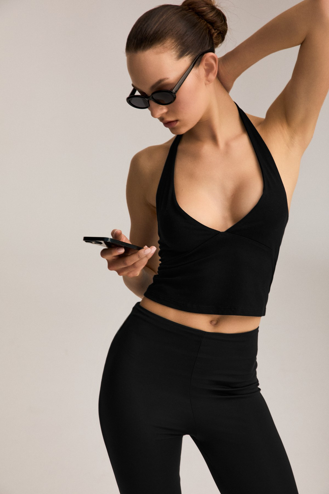 EYNA Kadın Halter Yaka Kalın Askılı Sırtı Açık Crop Siyah Bluz