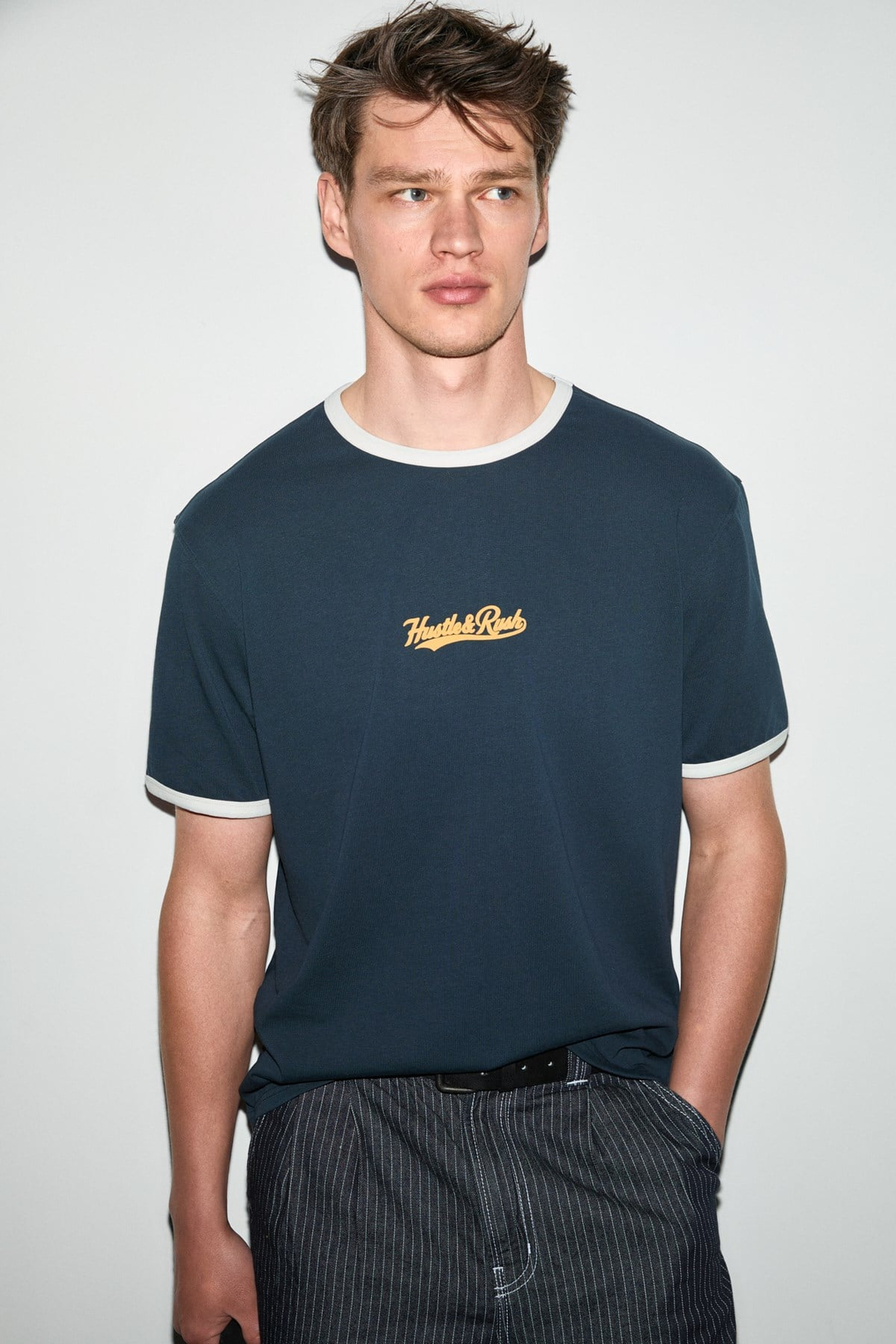 GOLONDRO Erkek %100 Organik Pamuklu Kontrast Biyeli Baskı Detaylı Regular Fit Lacivert T-Shirt
