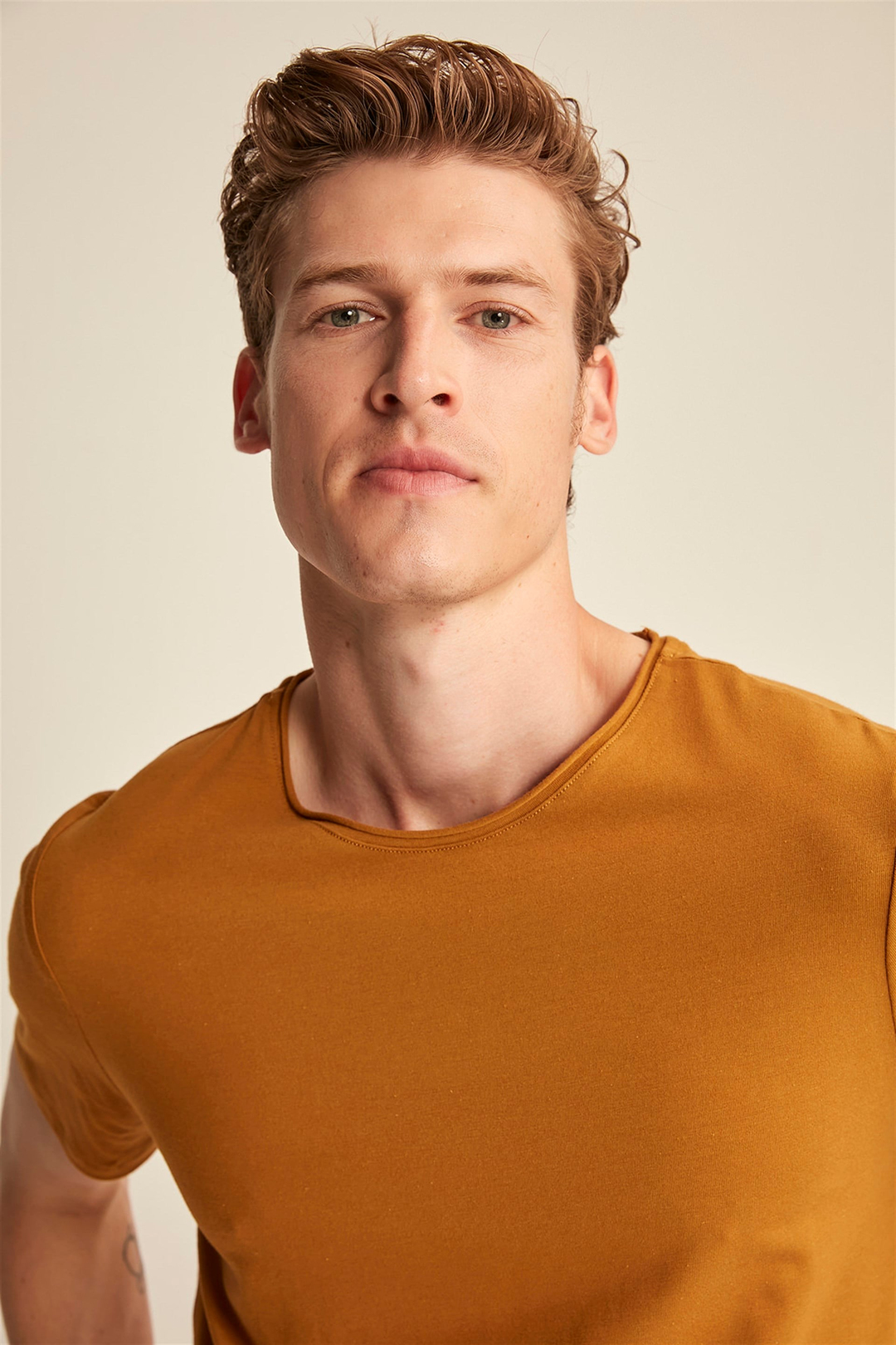 JACE Erkek Kahverengi Düz Renk Yuvarlak Yaka Slim Fit T-Shirt