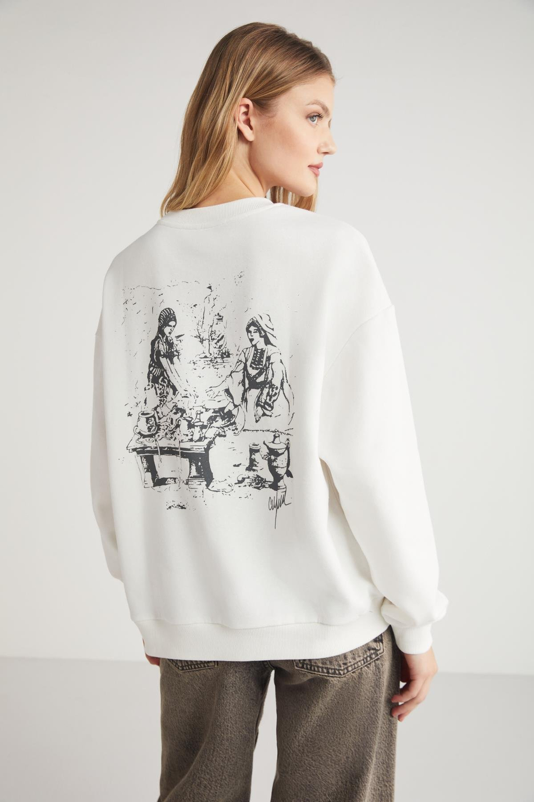 JUNY  Relaxed Ekru  Sweatshirt