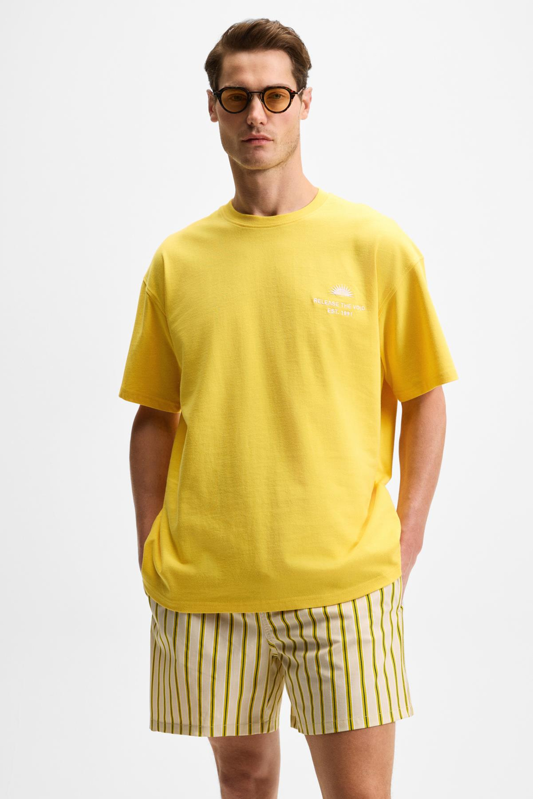 KHARY Erkek Nakış Detaylı %100 Organik Pamuk Oversize Bisiklet Yaka Sarı T-Shirt