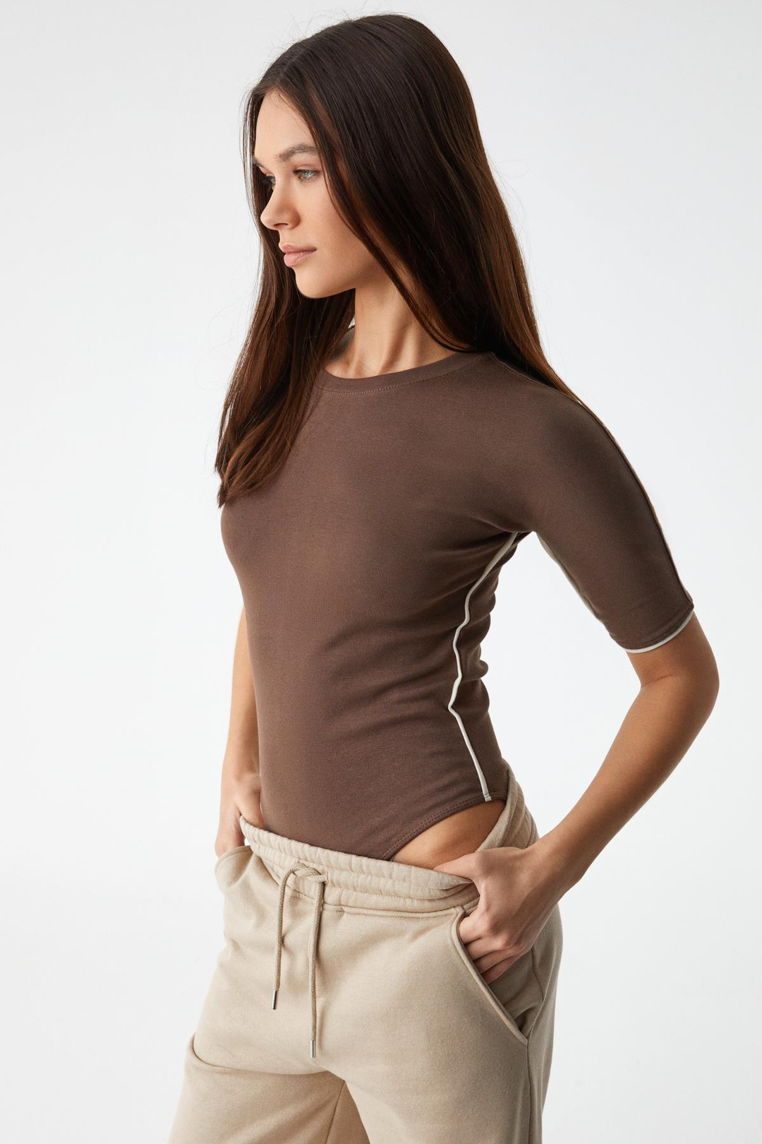 MOGSUS Kadın Slim İnce Bisiklet Yaka Kısa Kol Çıtçıtlı Kahverengi Body