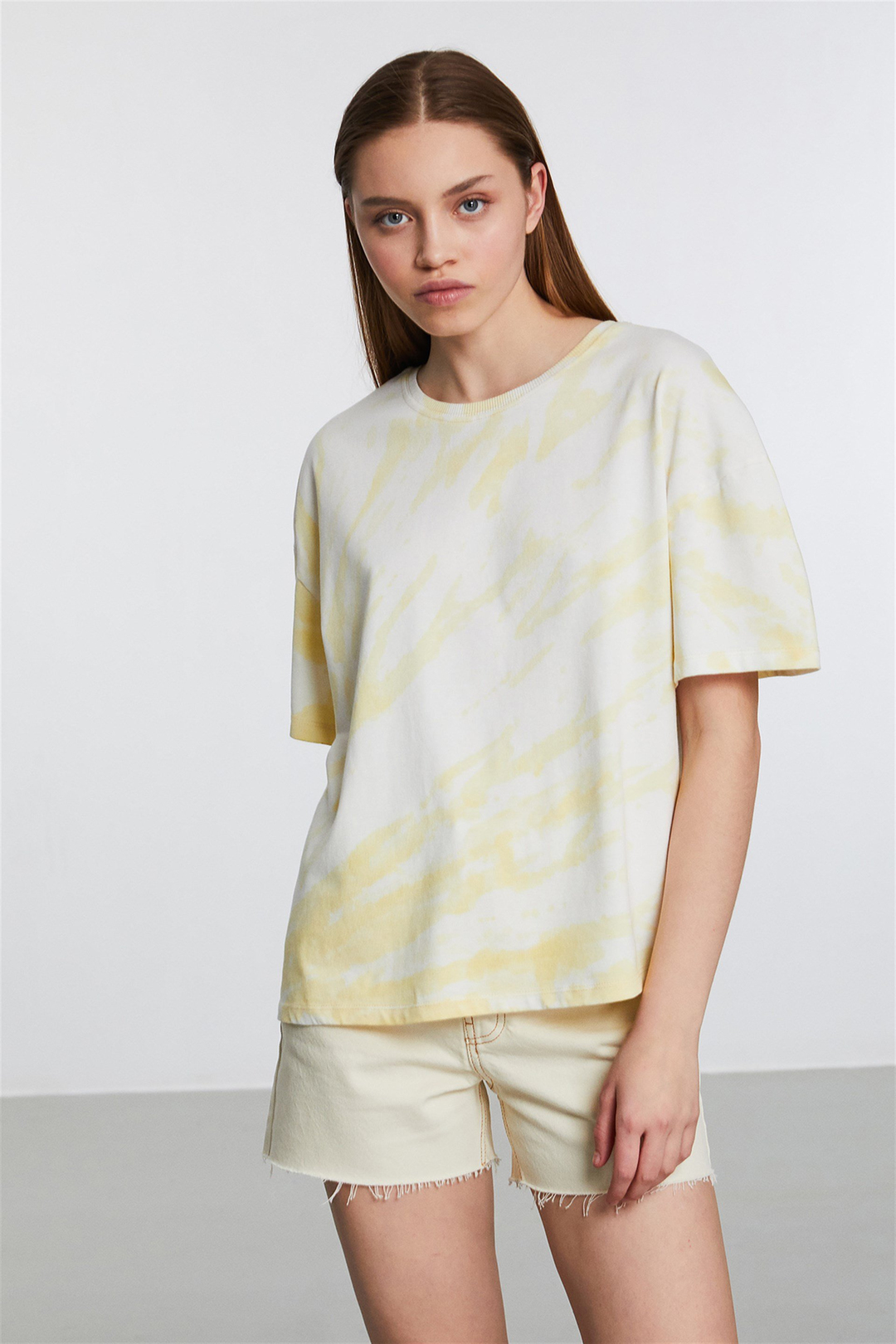 Nıgerıa Kadın Sarı Batik Yuvarlak Yaka Comfort Fit T-Shirt