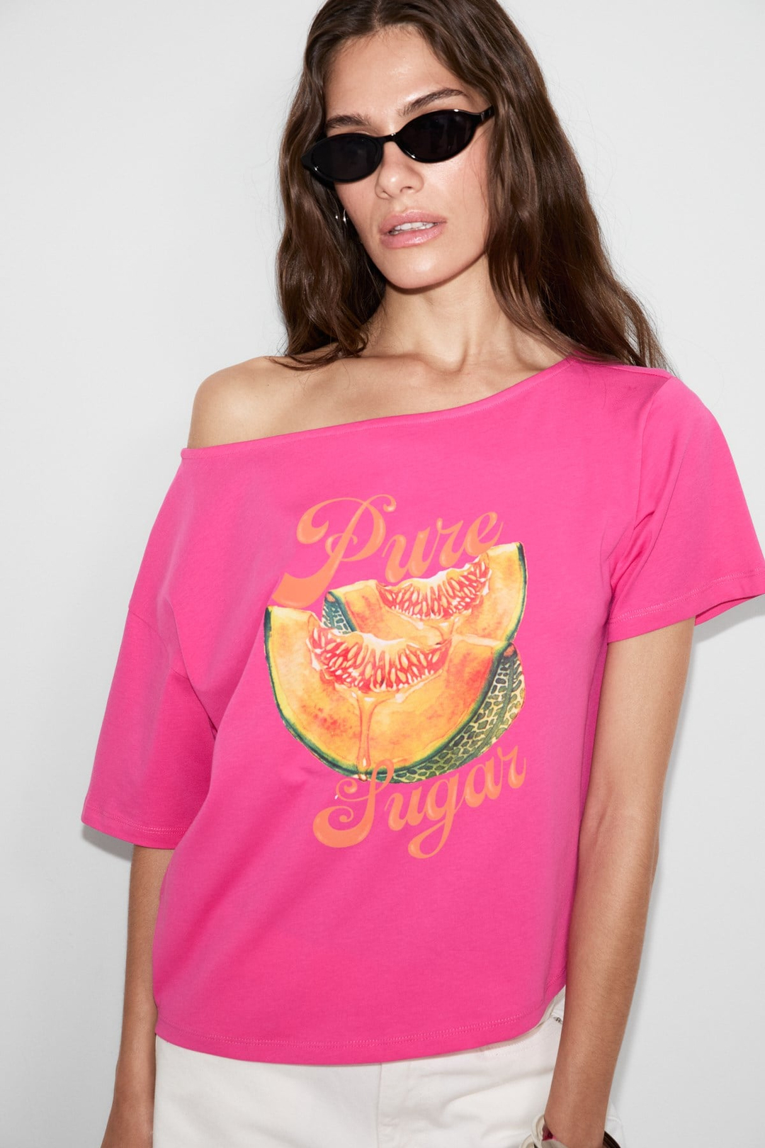 QALY Kadın Kayık Yaka Tek Omuz Kısa Kol Ön Ve Arka Baskı Detaylı Relaxed Pembe T-Shirt