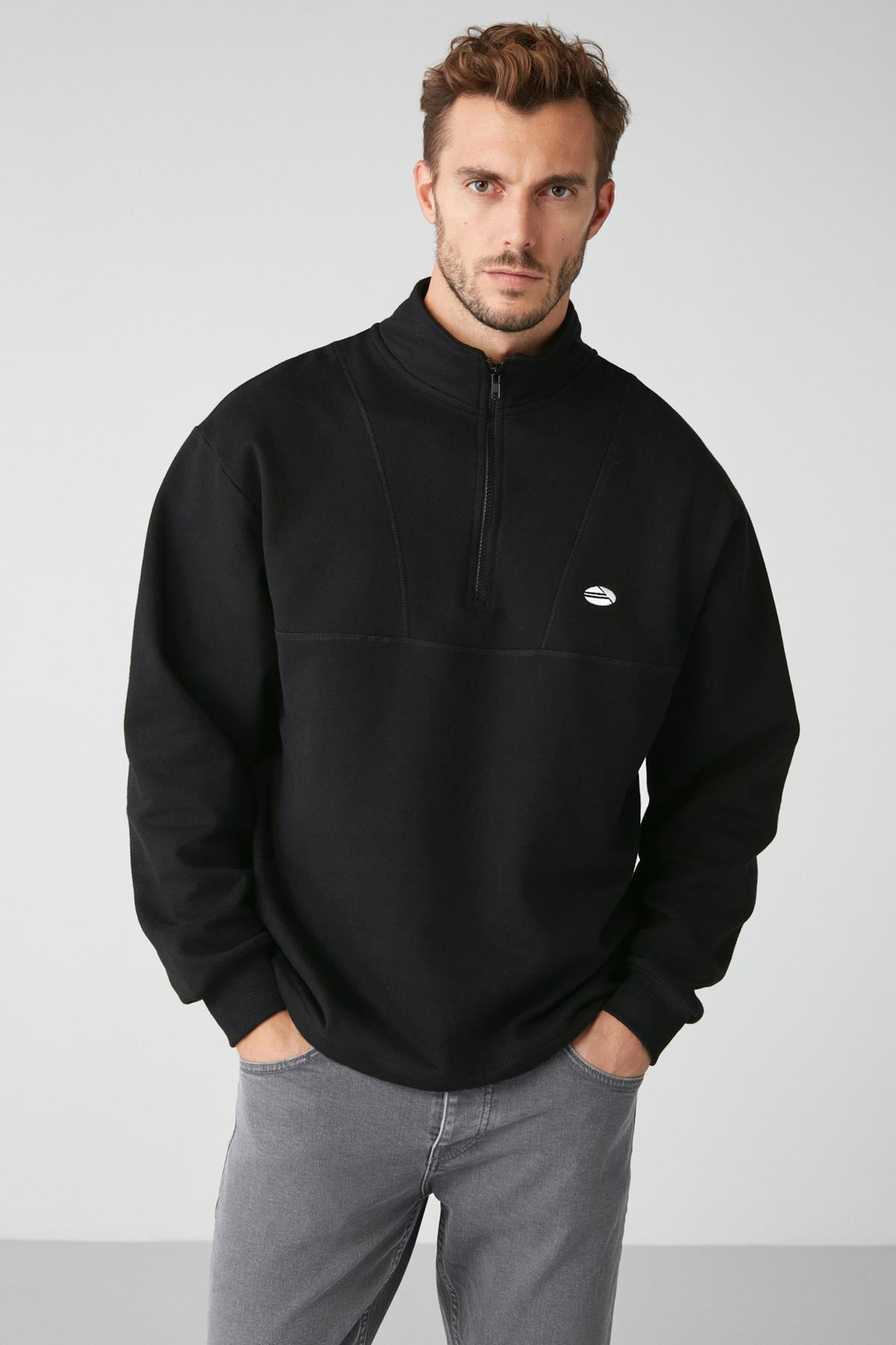 RADIANT Erkek %100 Organik Pamuk Nakış Detaylı Yarım Fermuarlı Dik Yakalı Siyah Sweatshirt